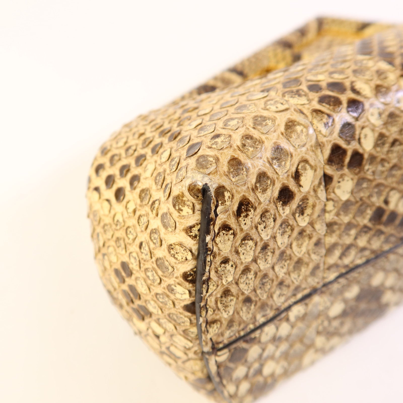 FENDI 蛇皮皮革First Bag金扣肩背袋