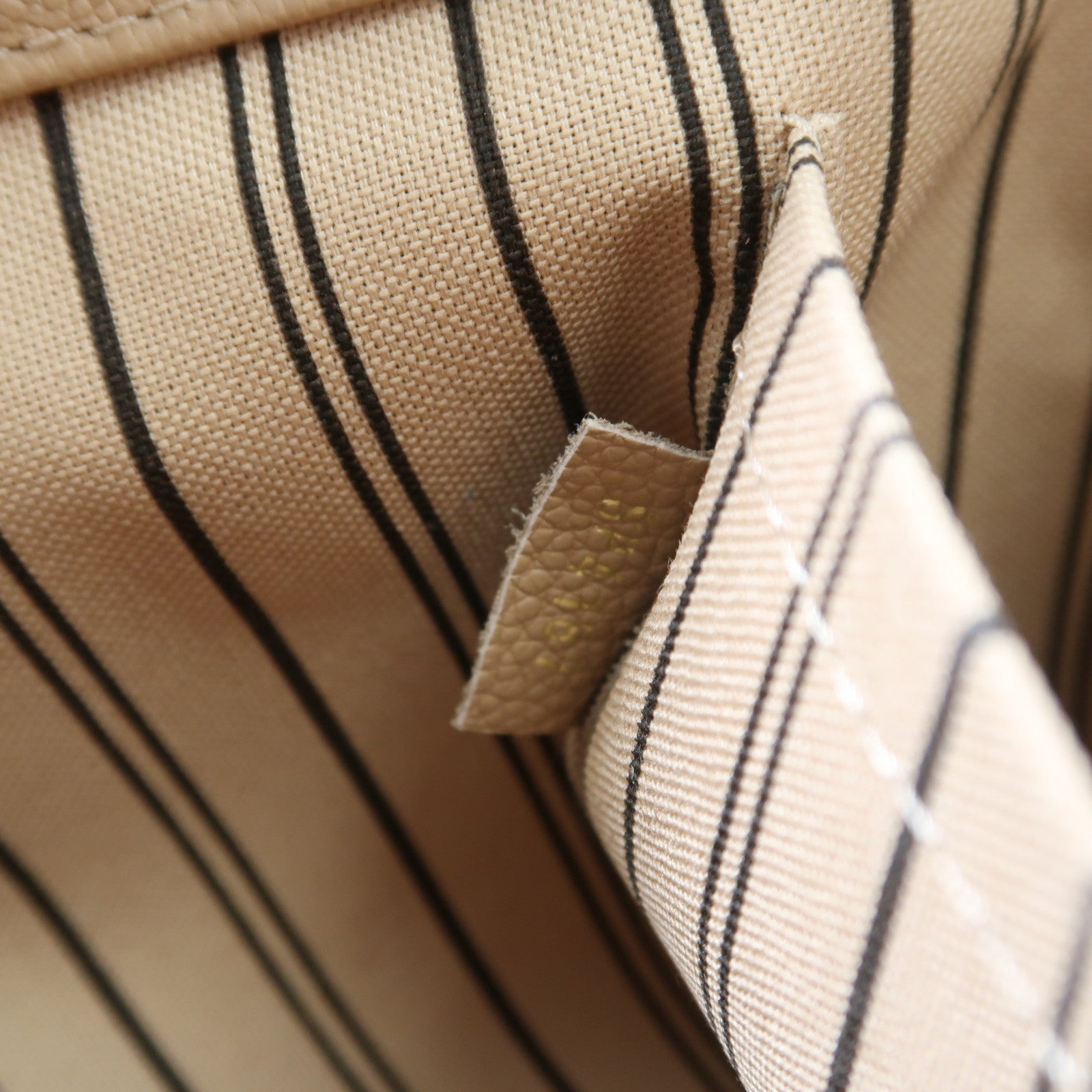 LOUIS VUITTON Monogram Empreinte Montaigne MM手挽肩背兩用袋