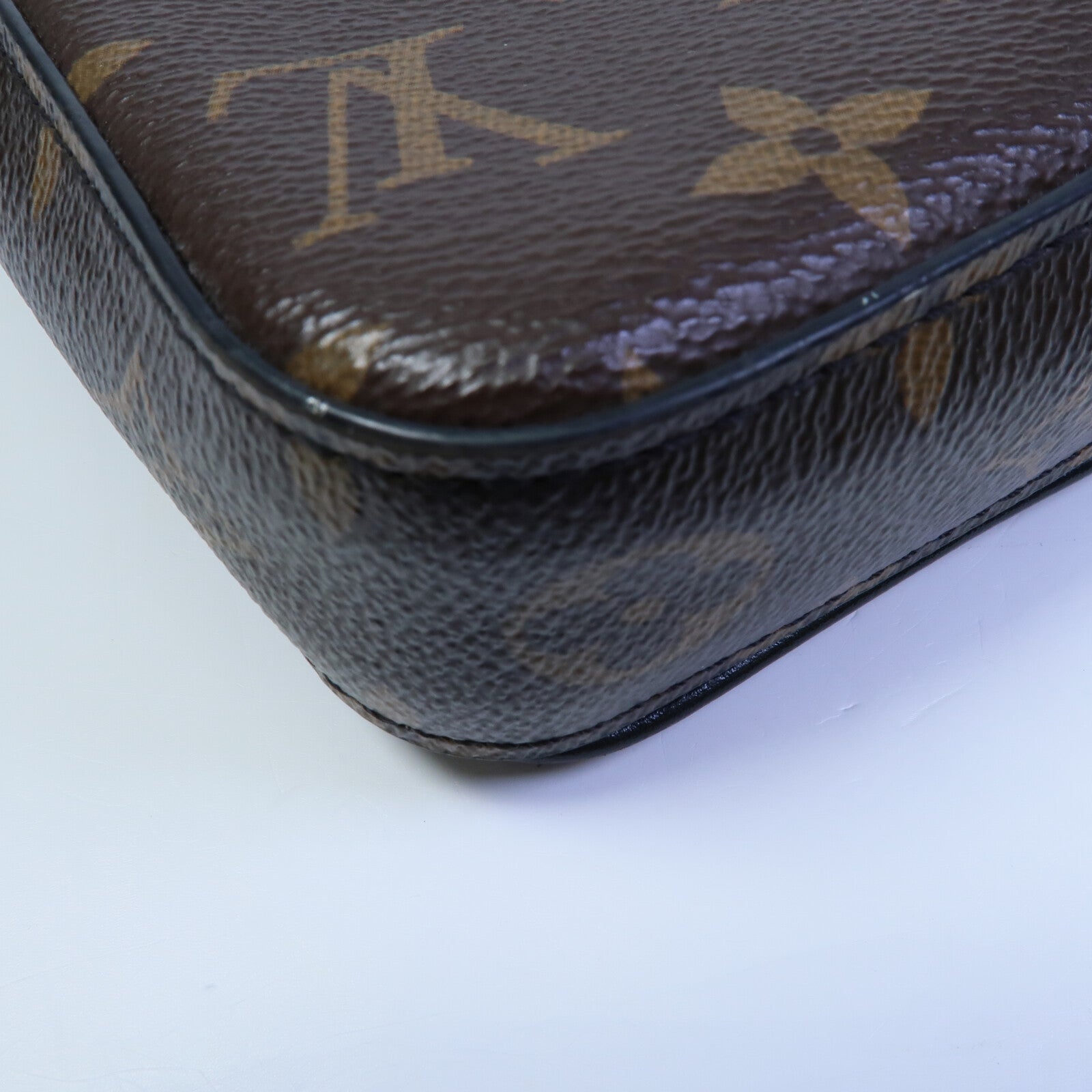 LOUIS VUITTON Monogram S-Lock Vertical肩背袋