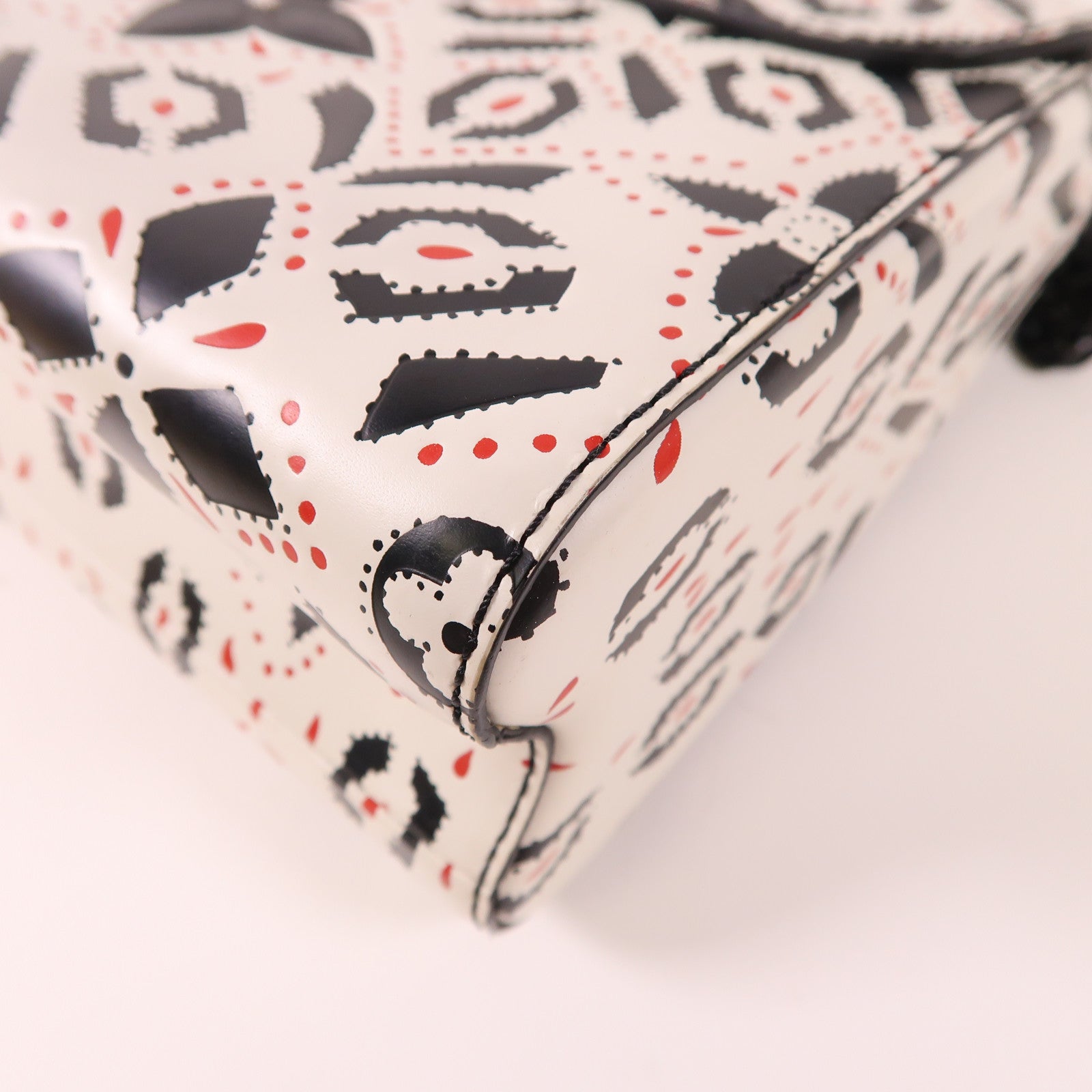 LOUIS VUITTON 牛皮皮革Graphic Print Twist MM手挽肩背兩用袋
