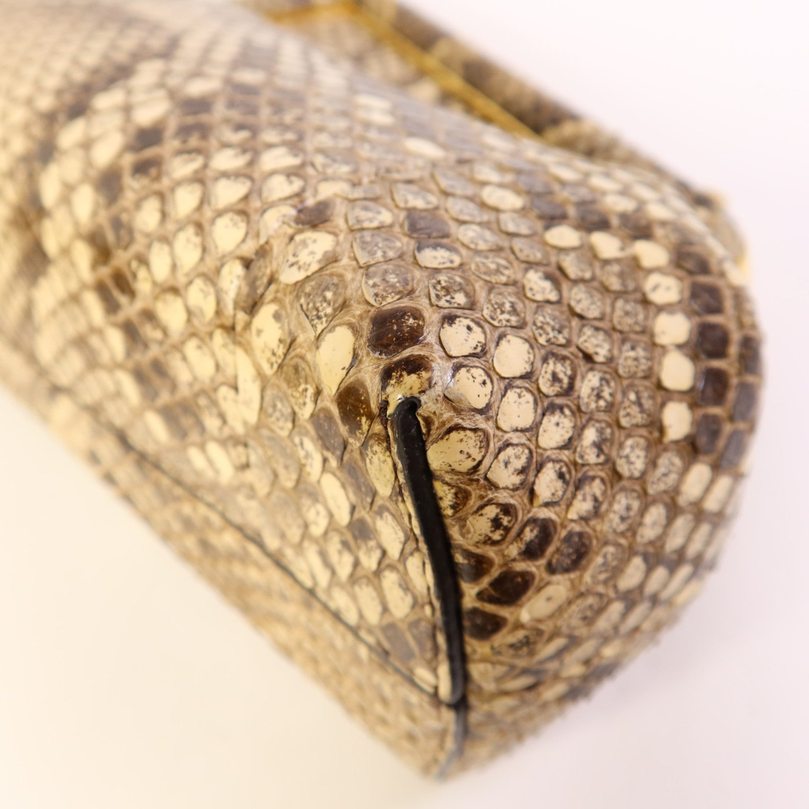 FENDI 蛇皮皮革First Bag金扣肩背袋