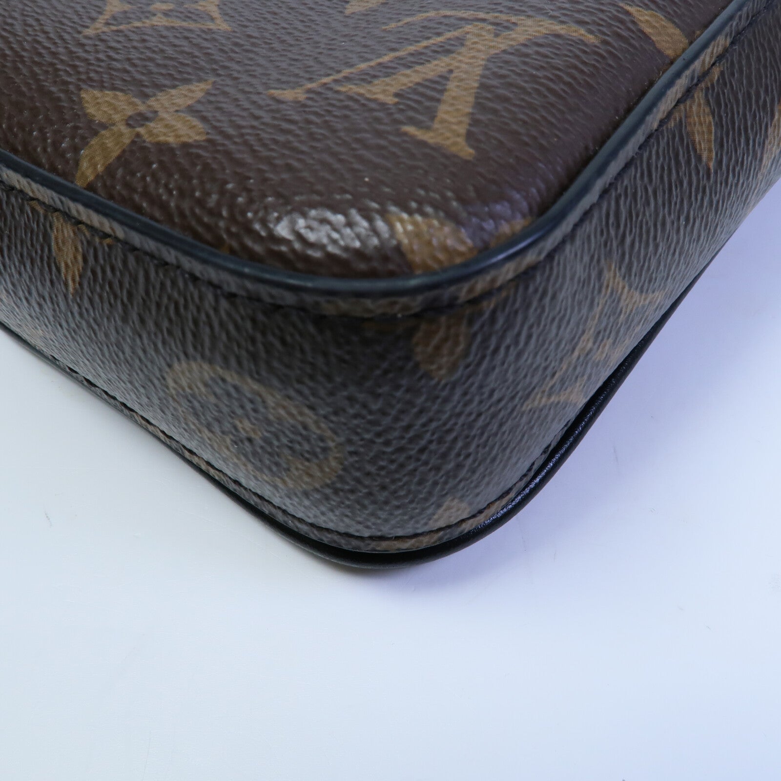 LOUIS VUITTON Monogram S-Lock Vertical肩背袋