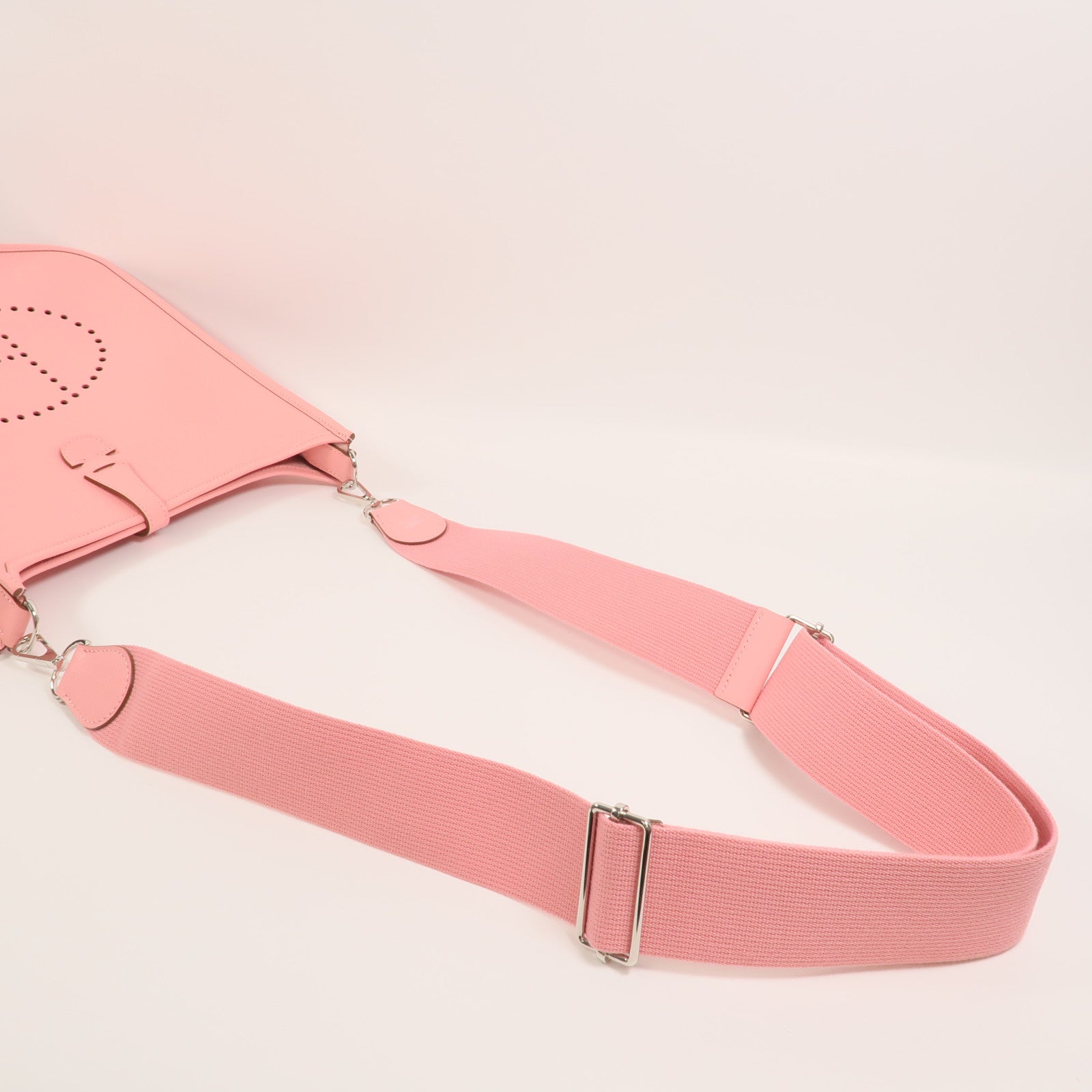 HERMES Epsom皮革Evelyne PM肩背袋Rose Confetti