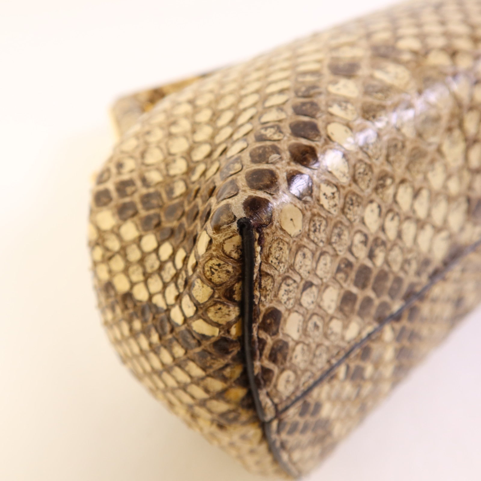 FENDI 蛇皮皮革First Bag金扣肩背袋