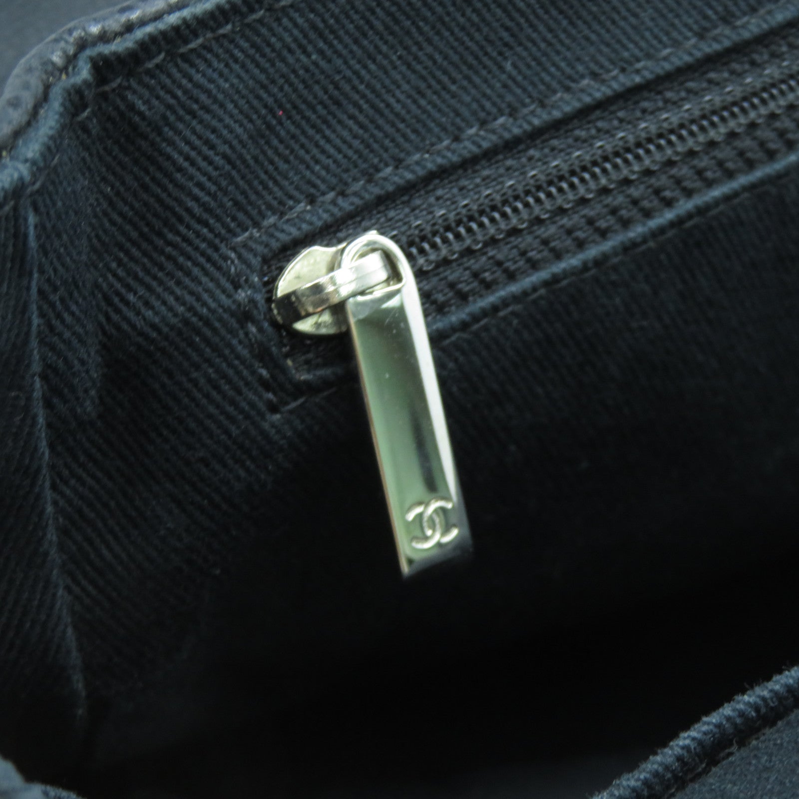 CHANEL Caviar皮革Chain Shoulder Bag銀扣鏈帶肩背袋黑色