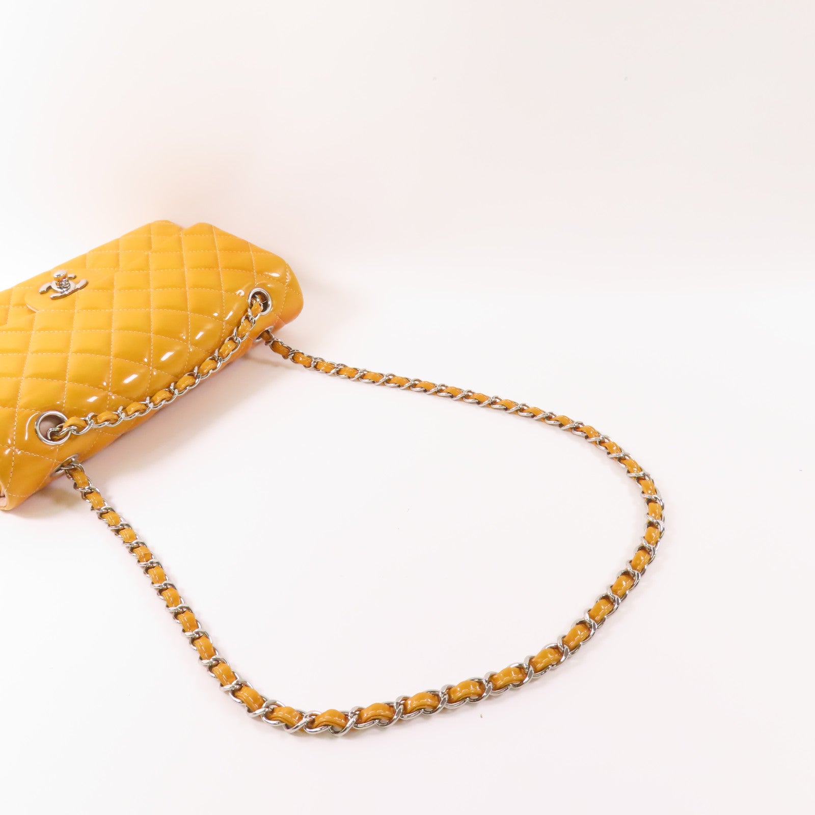 CHANEL 漆皮皮革Classic 25銀扣鏈帶肩背袋