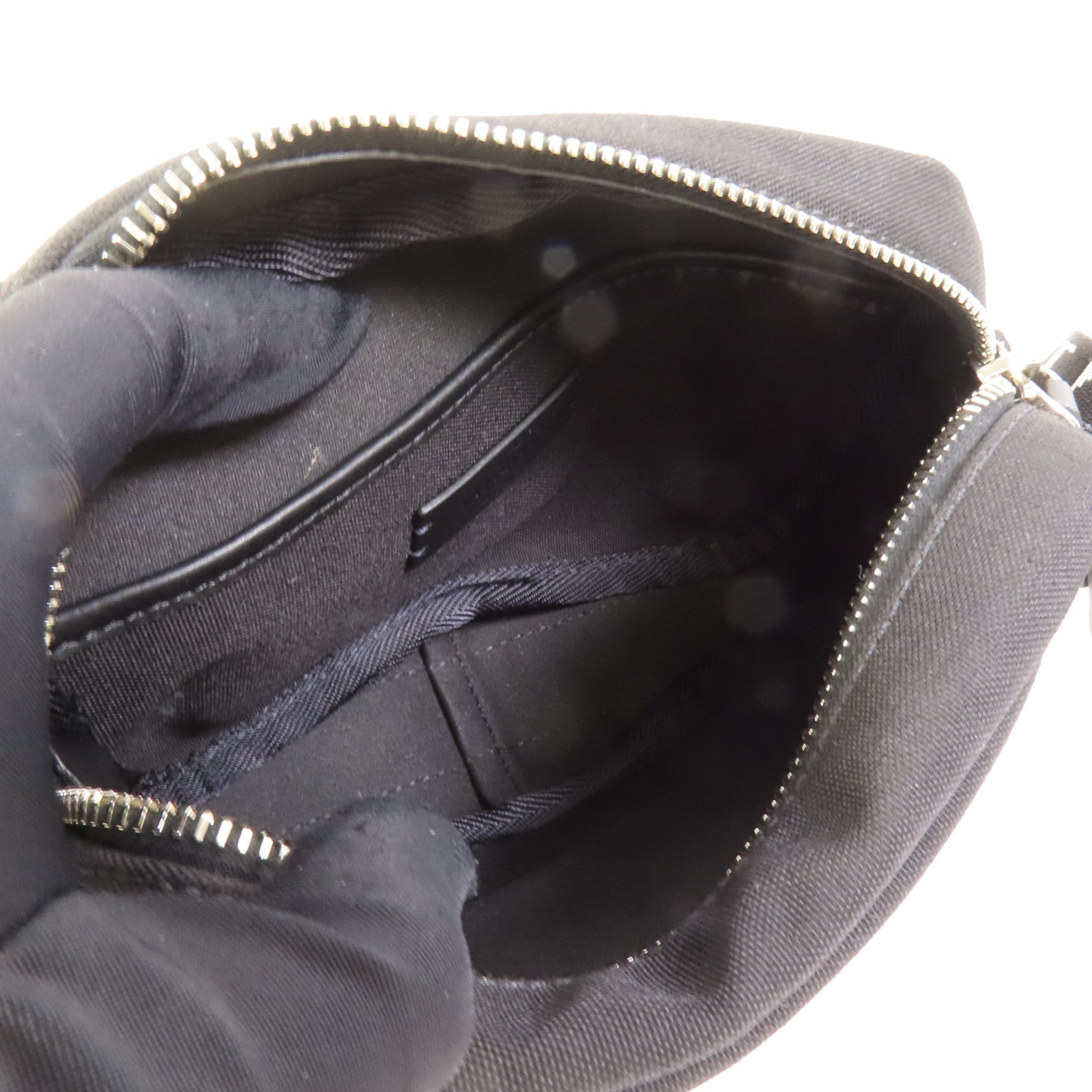Valentino 帆布VLTN Garavami Shoulder Bag銀扣肩背袋
