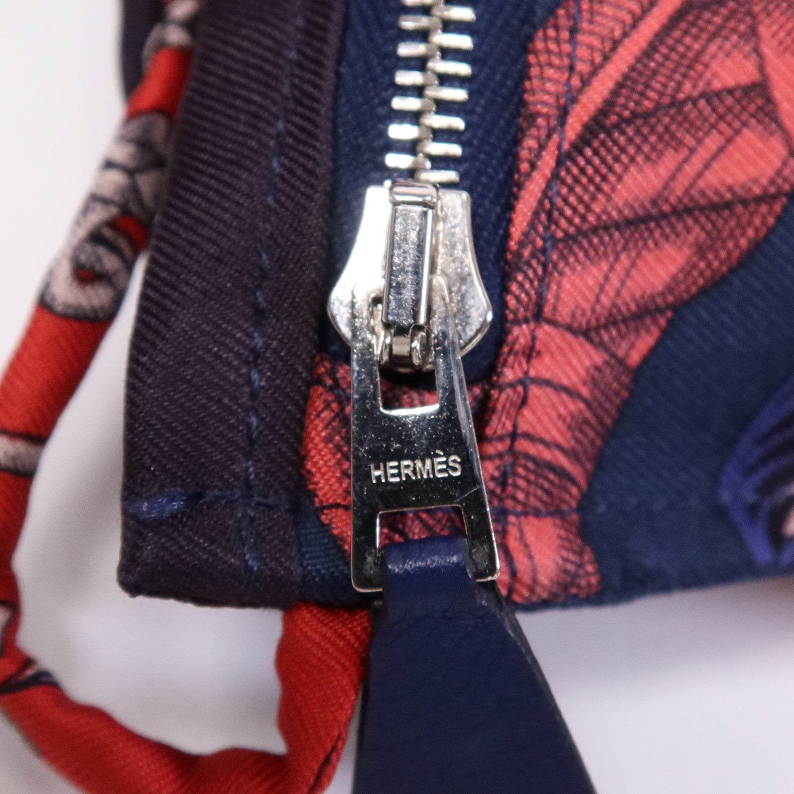 HERMES 絲質Silkycity 33銀扣肩背袋