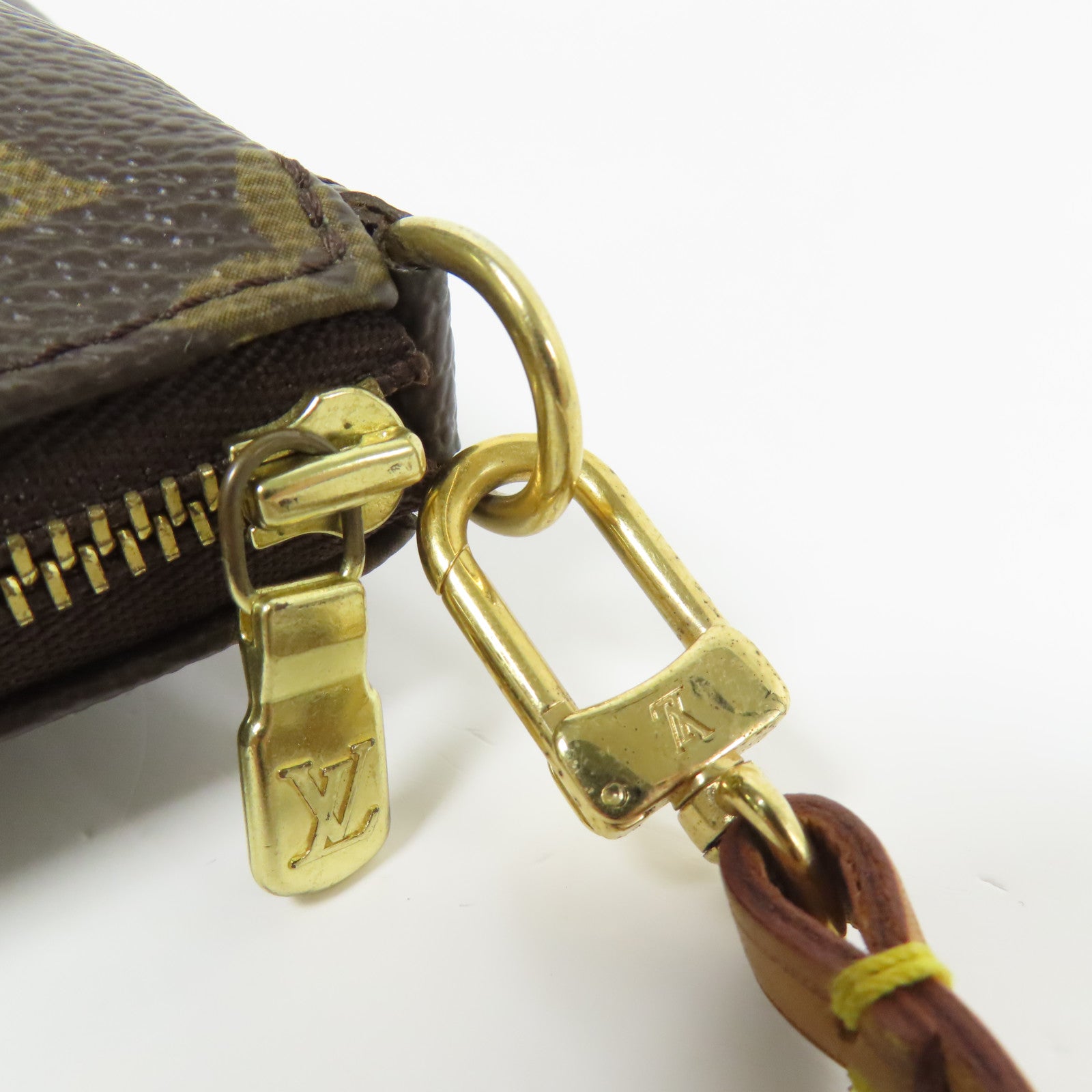 LOUIS VUITTON Monogram Pochette Accessoires金扣手挽袋棕色