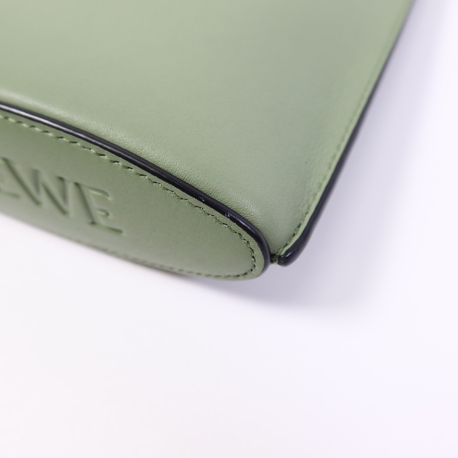 LOEWE 牛皮皮革Dice Pocket In Classic肩背袋