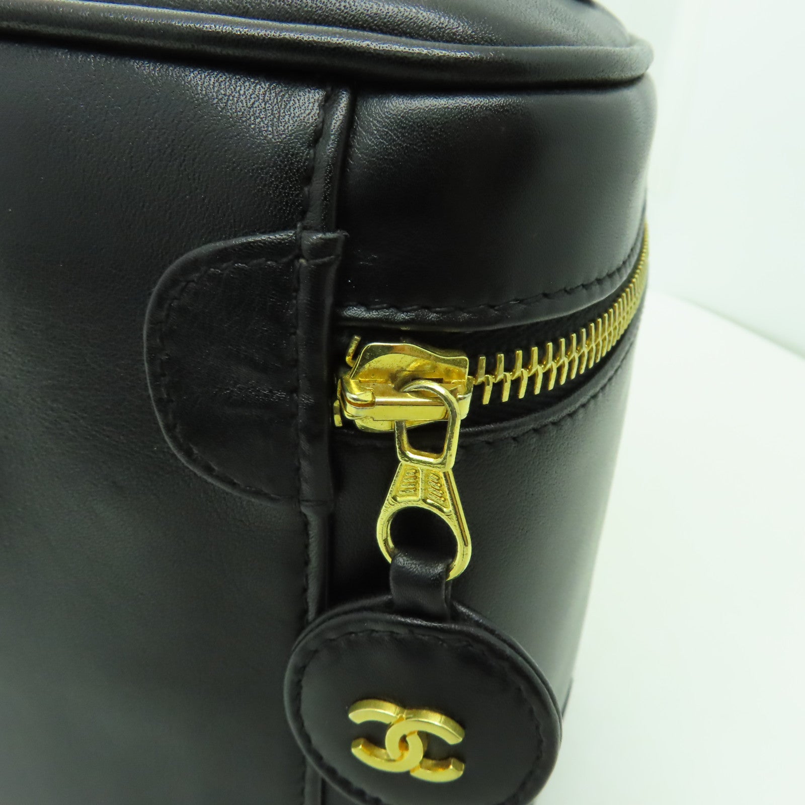 CHANEL 牛皮皮革Vanity金扣化妝袋黑色