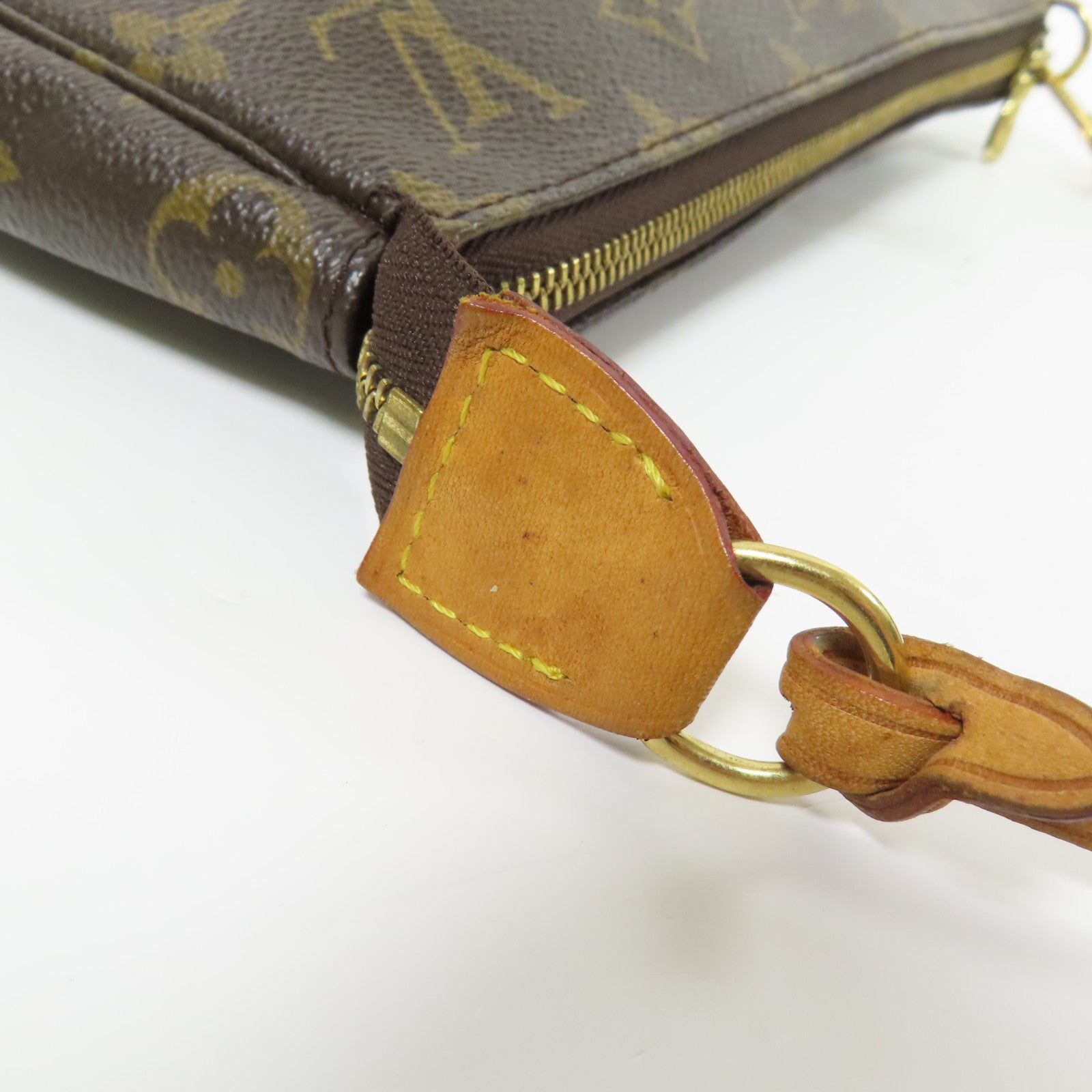 LOUIS VUITTON Monogram Pochette Accessoires金扣手挽袋棕色