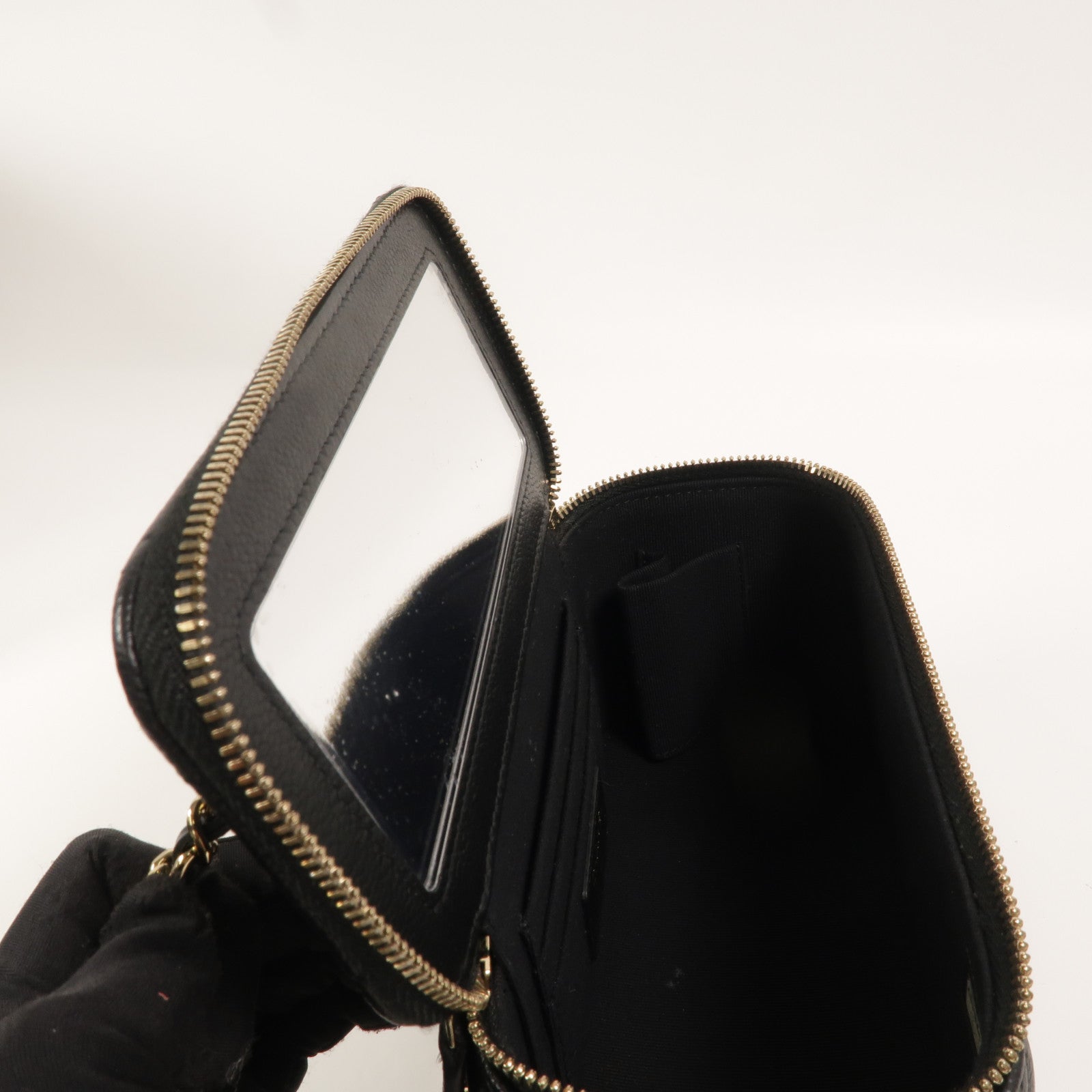 CHANEL 牛皮皮革Vanity Case鏈帶肩背袋