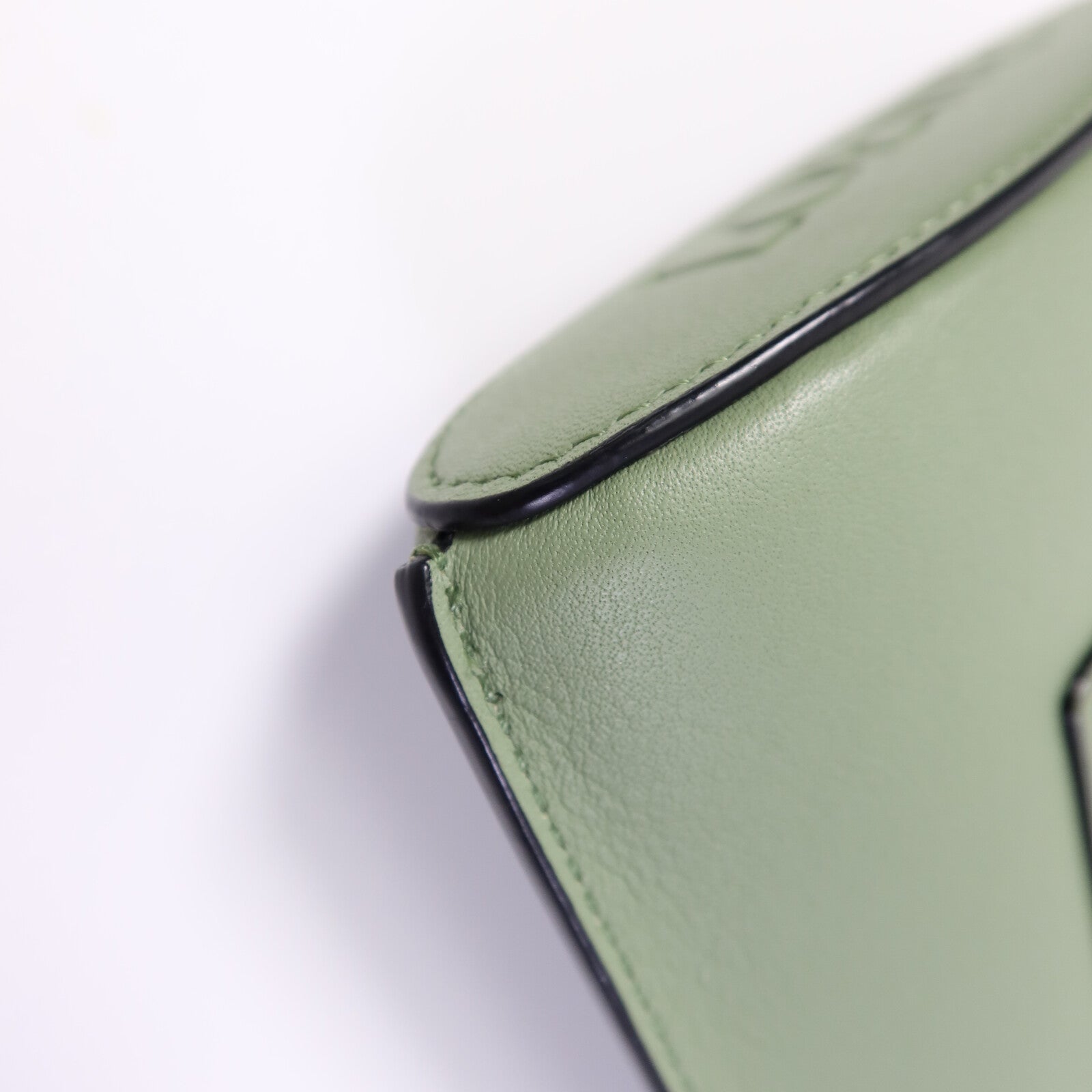 LOEWE 牛皮皮革Dice Pocket In Classic肩背袋