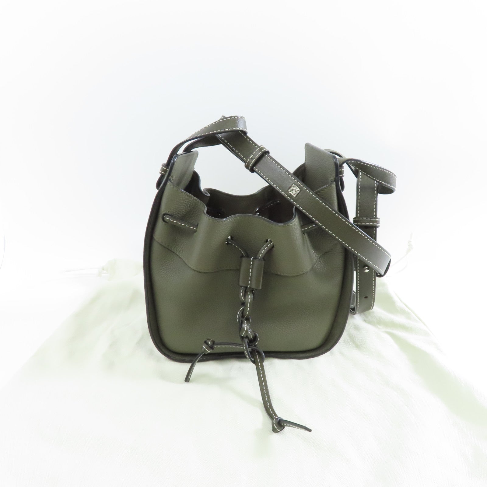 LOEWE 【激減優惠】牛皮皮革Mini Hammock Drawstring Bag銀扣手挽肩背兩用袋卡其色