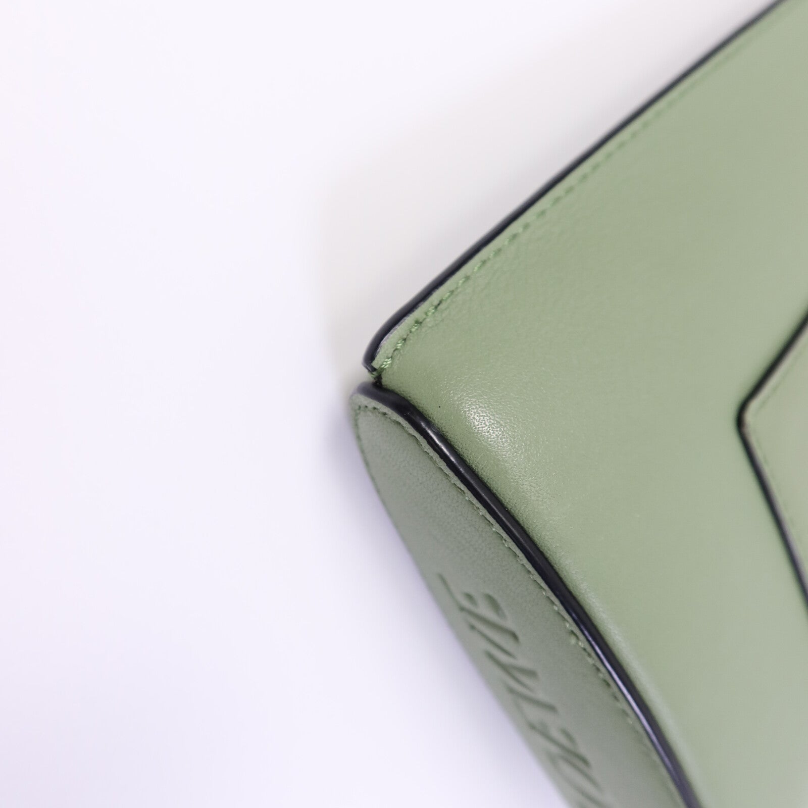 LOEWE 牛皮皮革Dice Pocket In Classic肩背袋