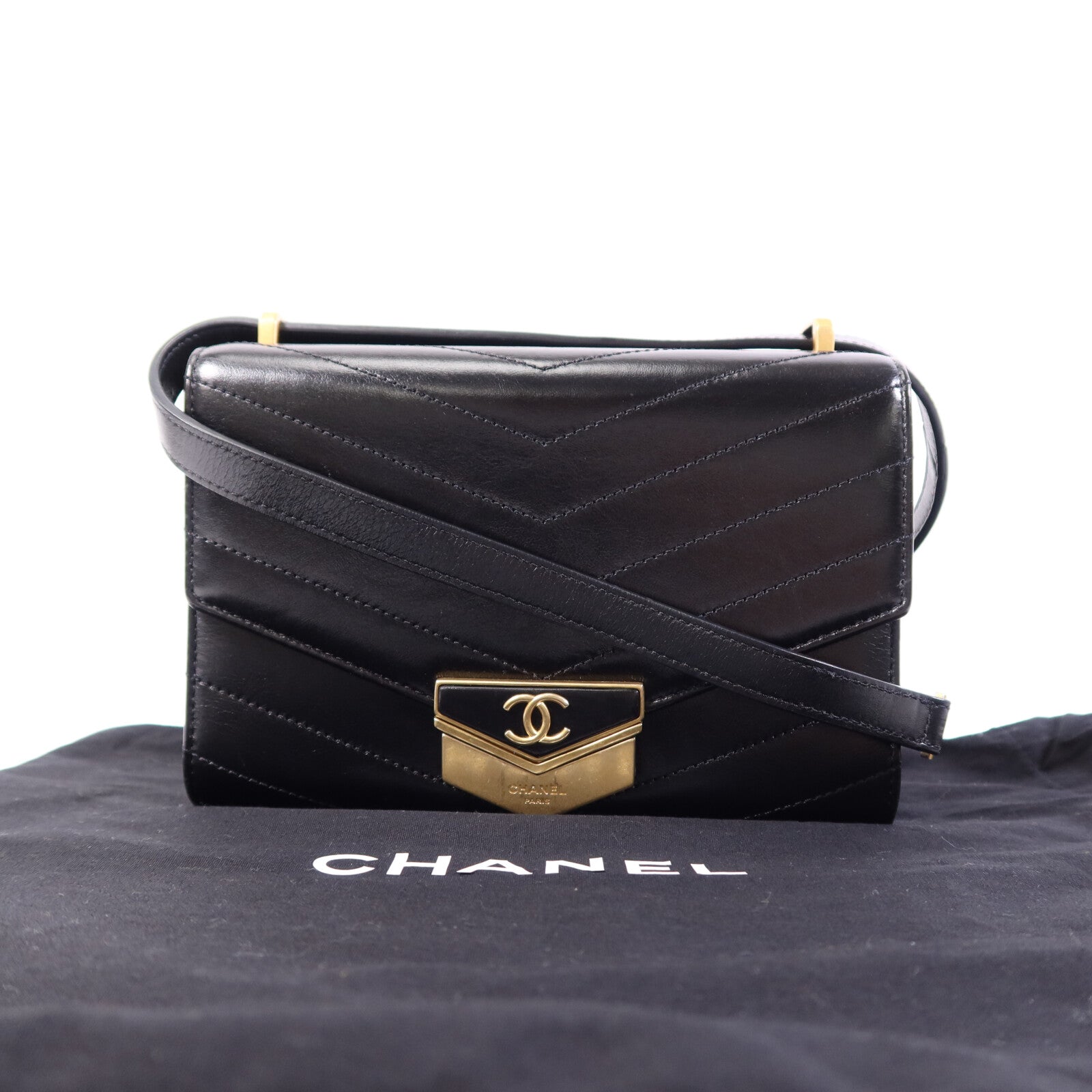 CHANEL 牛皮皮革Chevron Medal Flap Bag金扣鏈帶肩背袋