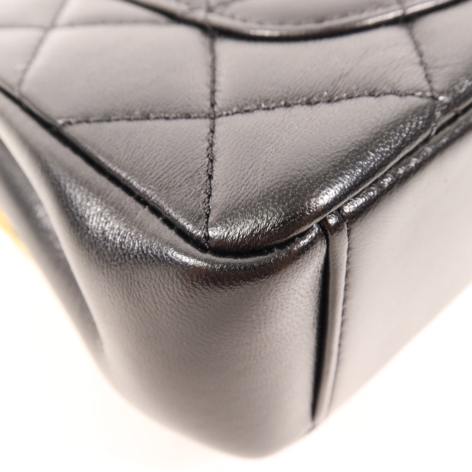 CHANEL 羊皮皮革Matelasse Mini Flap Bag金扣鏈帶肩背袋