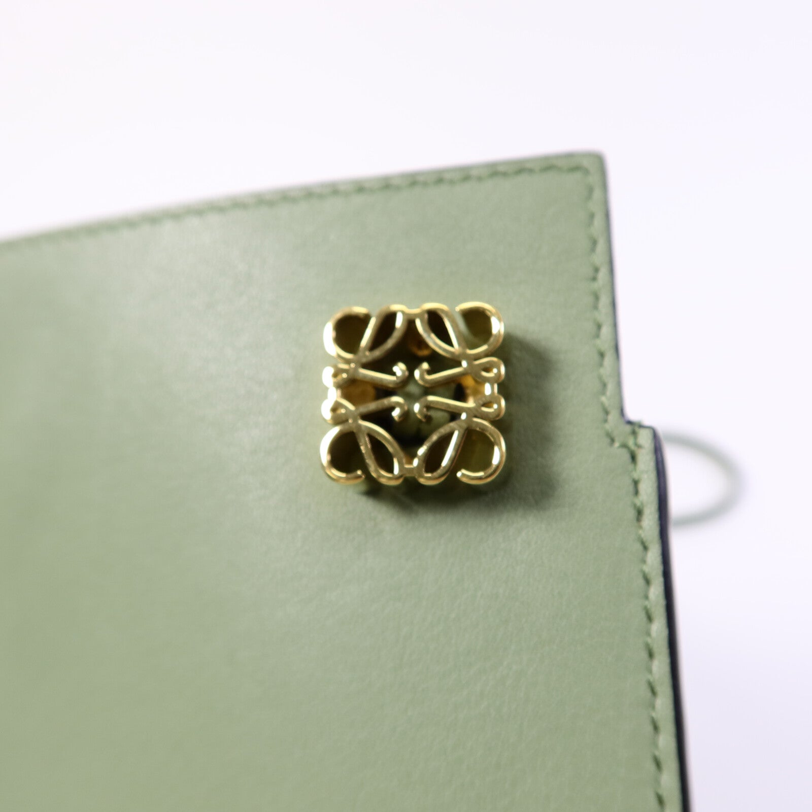 LOEWE 牛皮皮革Dice Pocket In Classic肩背袋