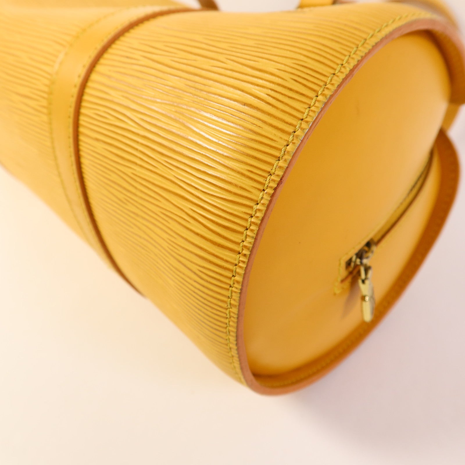 LOUIS VUITTON Epi Soufflot金扣手挽袋