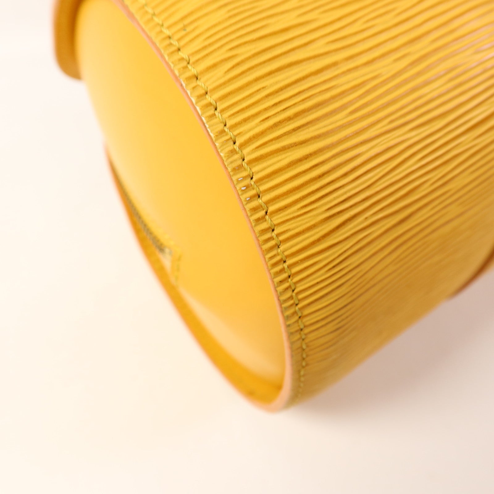 LOUIS VUITTON Epi Soufflot金扣手挽袋