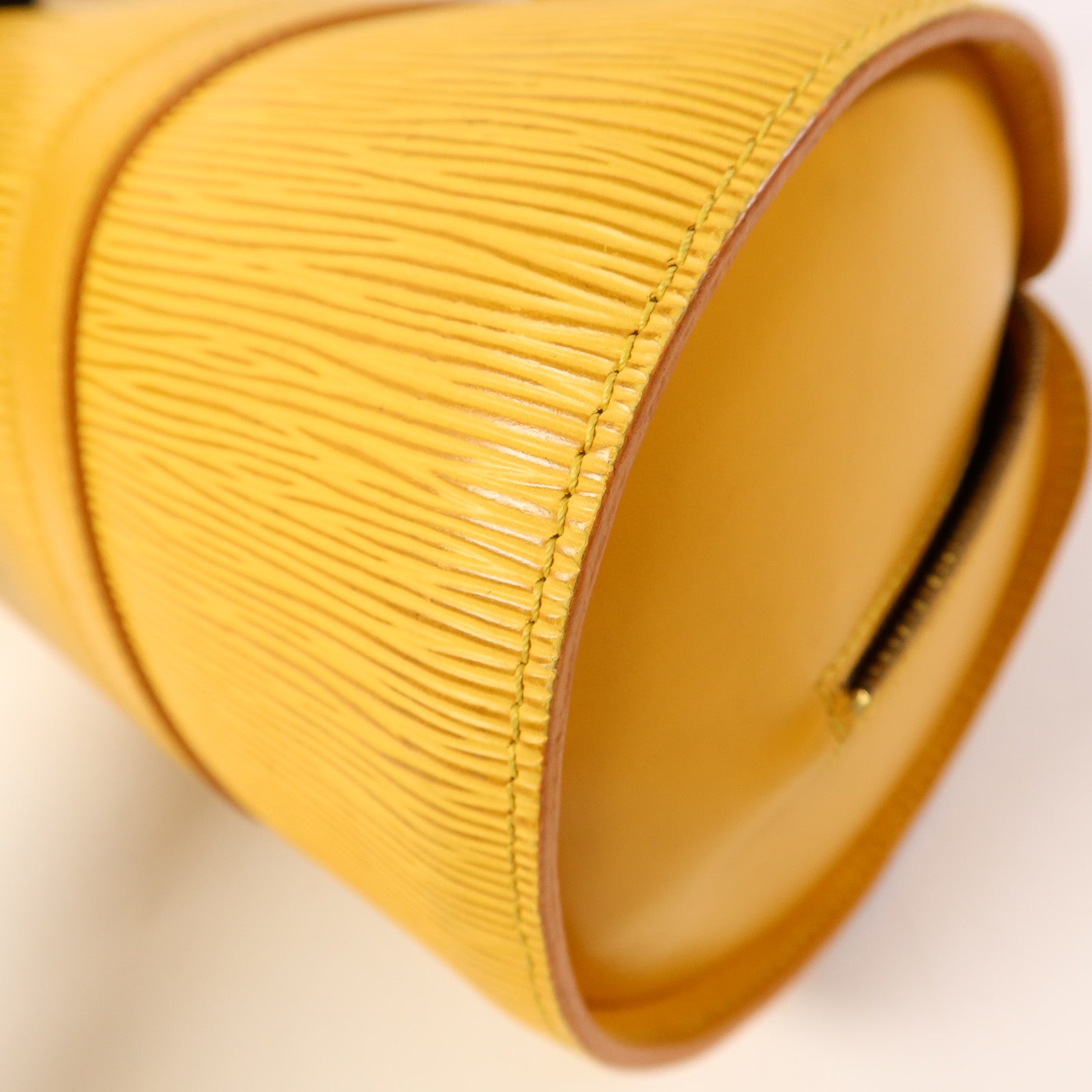 LOUIS VUITTON Epi Soufflot金扣手挽袋