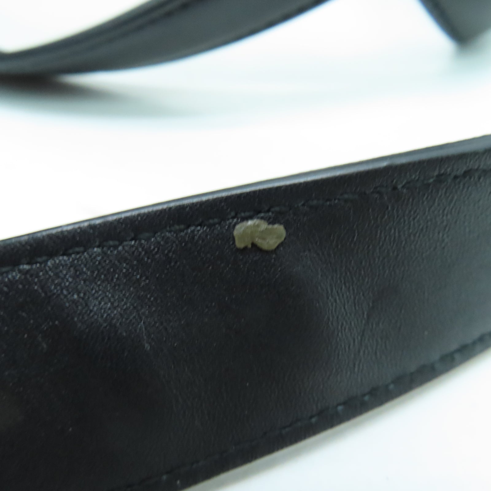 Salvatore Ferragamo Leather Shoulder Bag Gold Buckle Handle Shoulder Bag Black