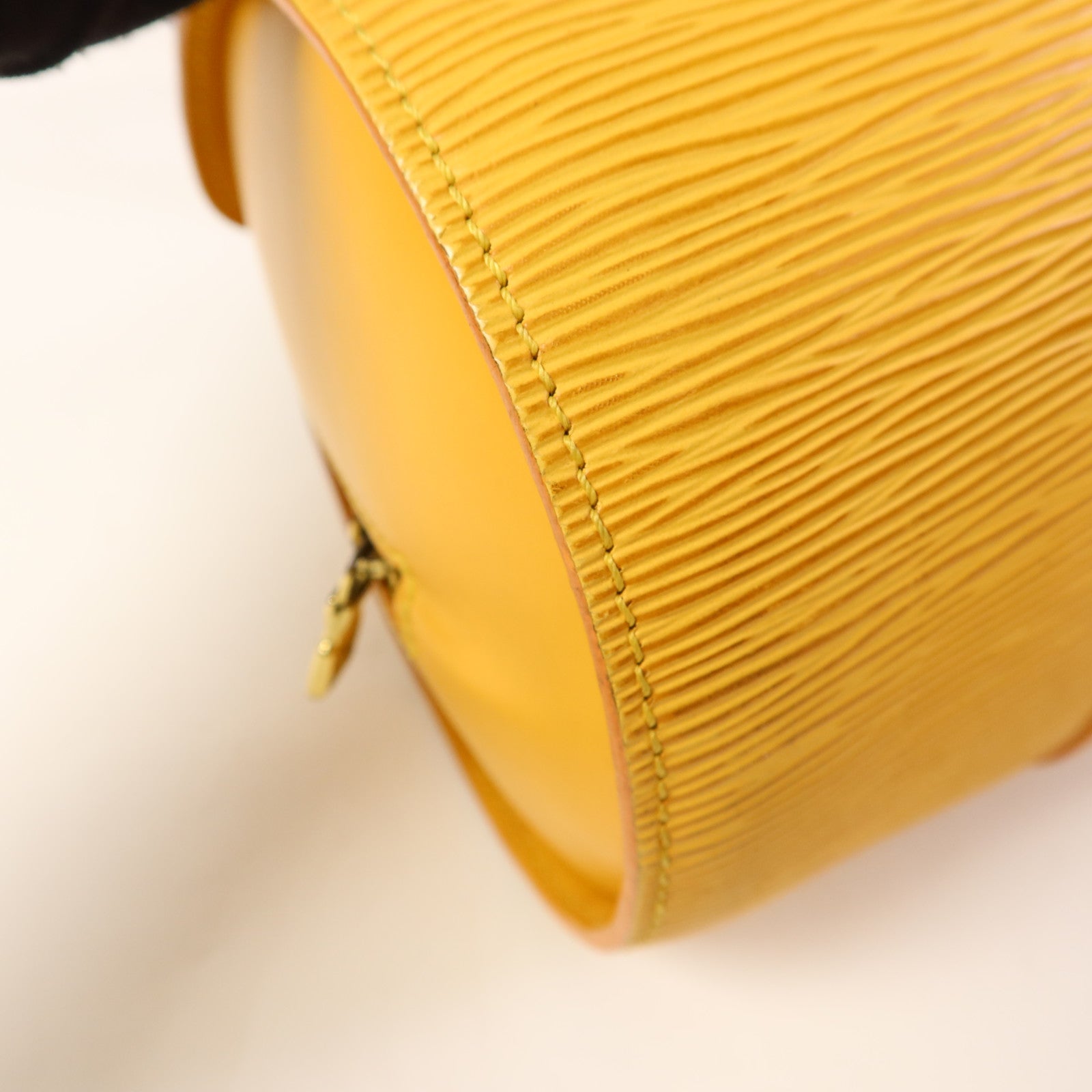 LOUIS VUITTON Epi Soufflot金扣手挽袋