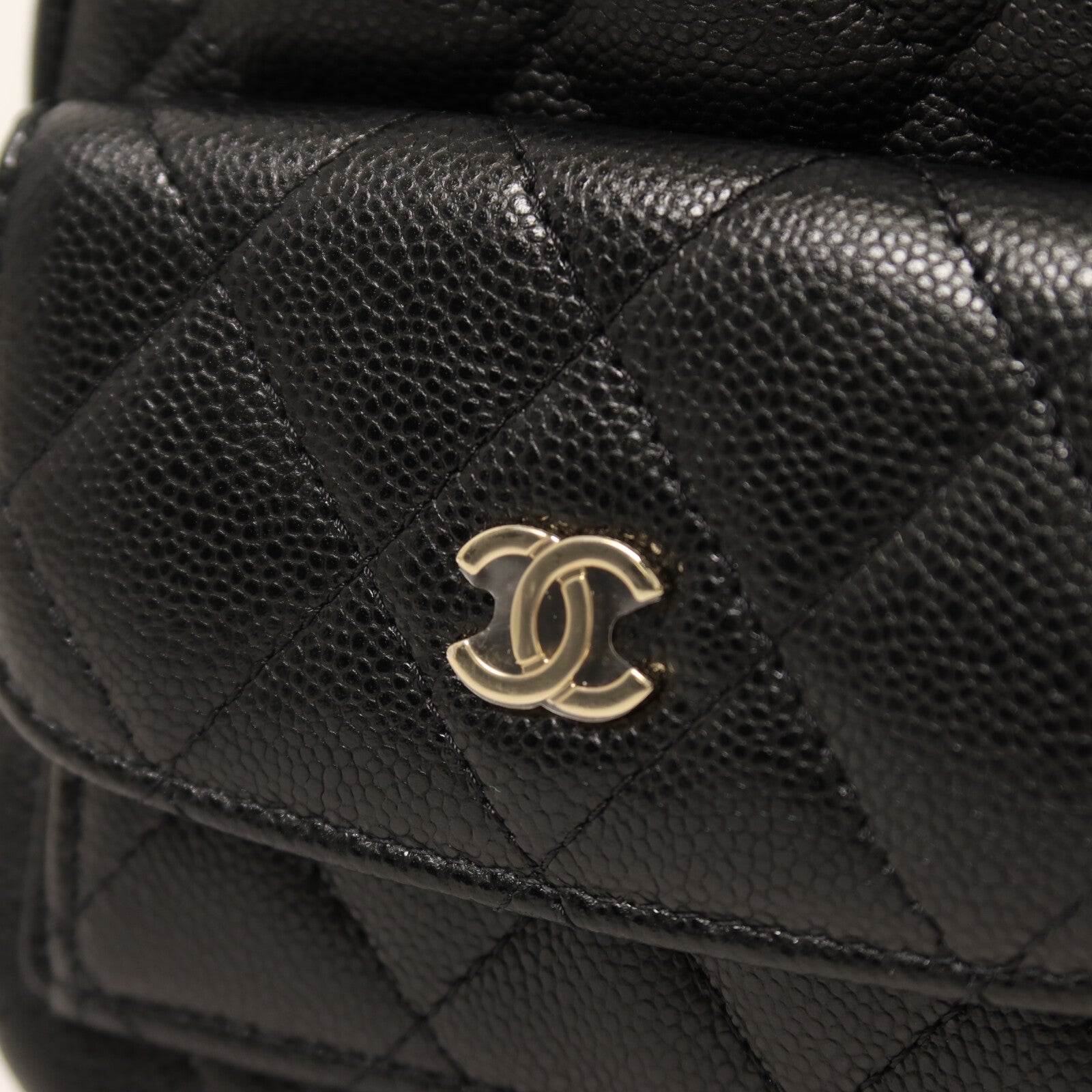 CHANEL 牛皮皮革Matelasse Mini Backpack金扣鏈帶背包