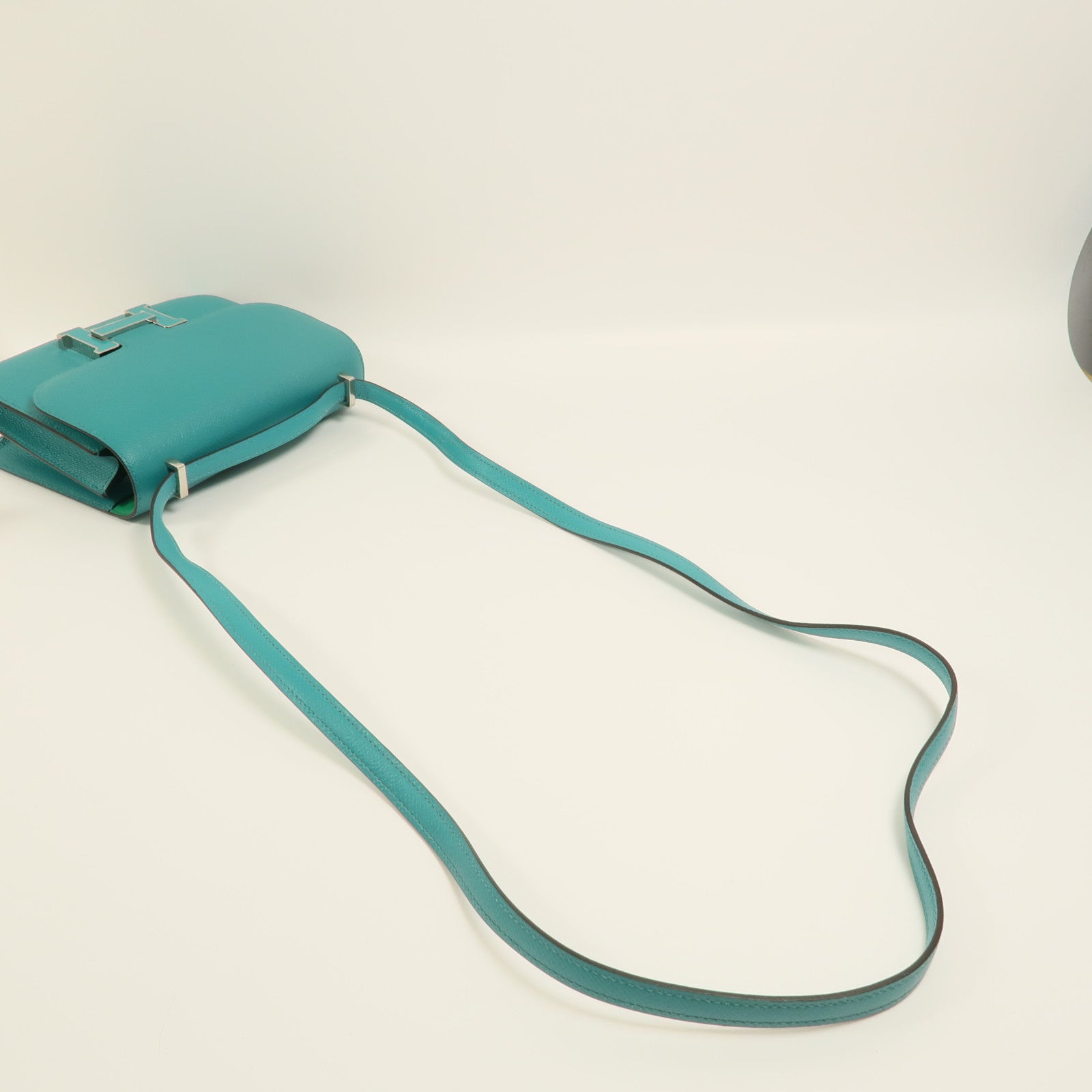 HERMES Epsom皮革Constance Mini肩背袋Bleu Paon
