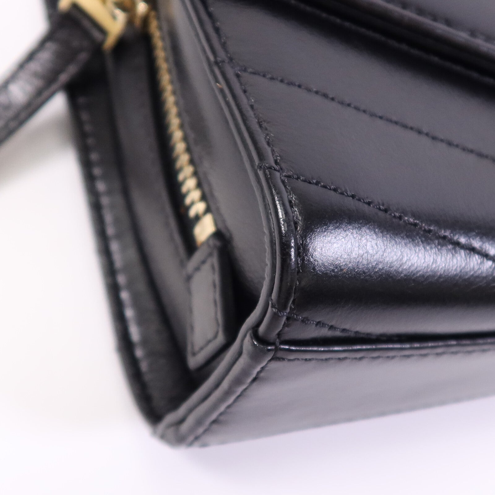 CHANEL 牛皮皮革Chevron Medal Flap Bag金扣鏈帶肩背袋