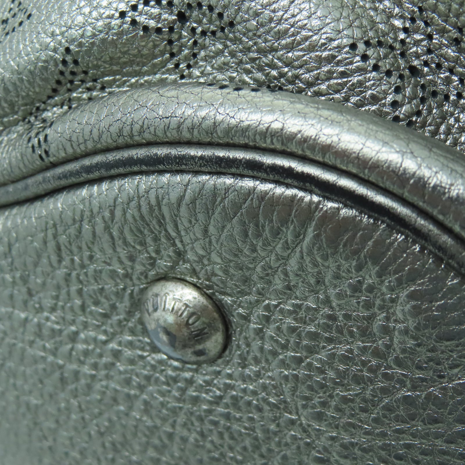 LOUIS VUITTON 【激減優惠】Monogram Mahina XS銀扣肩背袋銀色