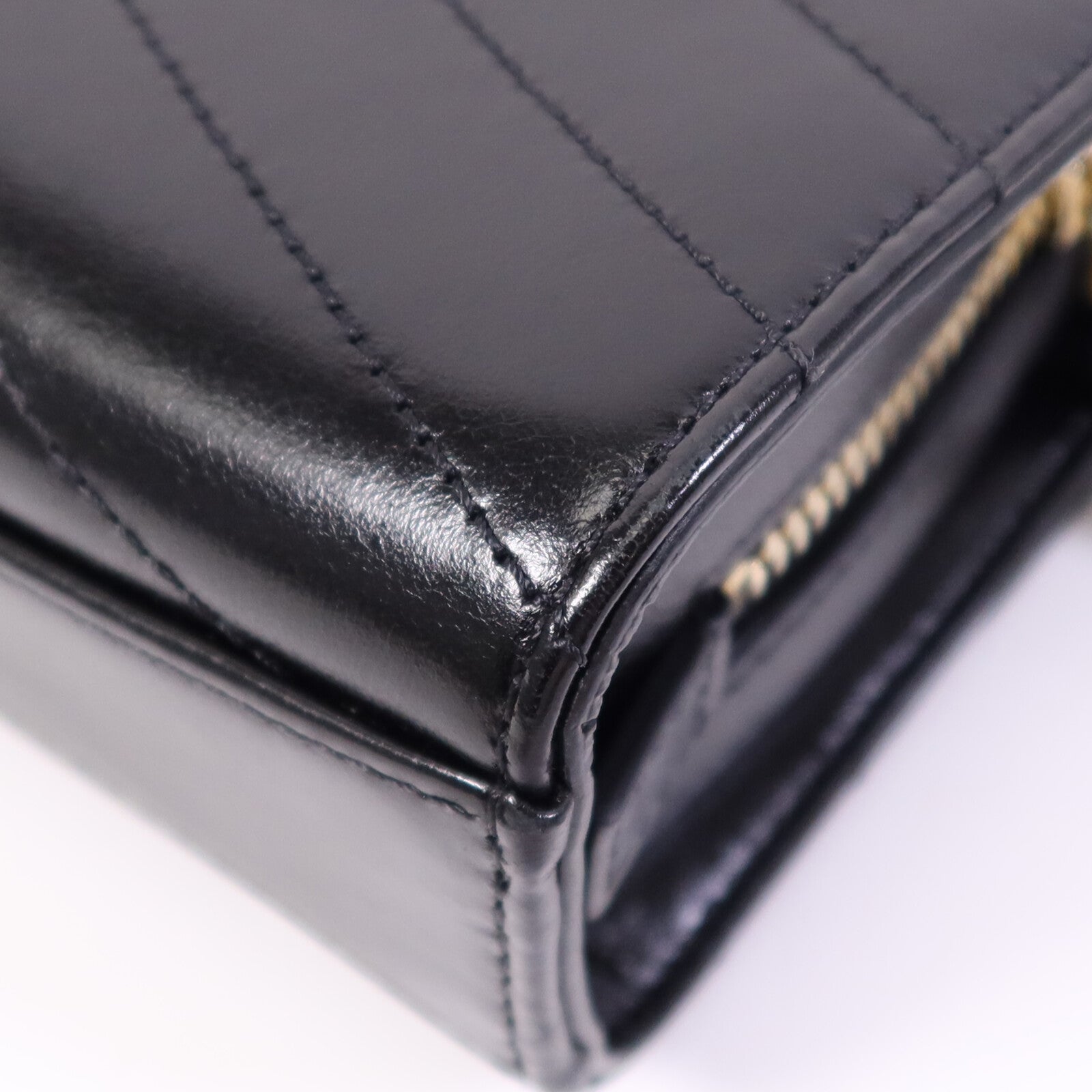 CHANEL 牛皮皮革Chevron Medal Flap Bag金扣鏈帶肩背袋