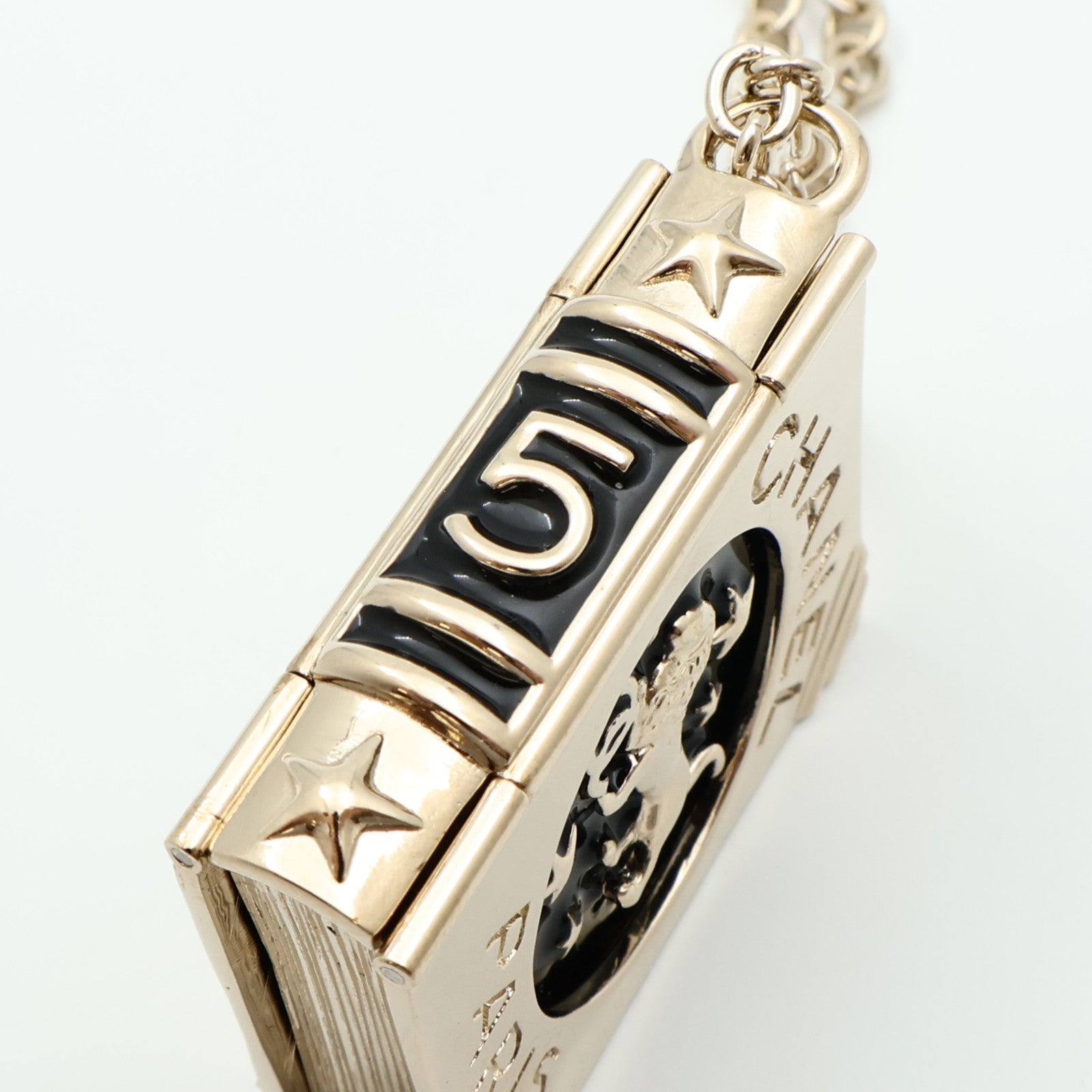 CHANEL 金屬CC Lion Book Locket項鍊
