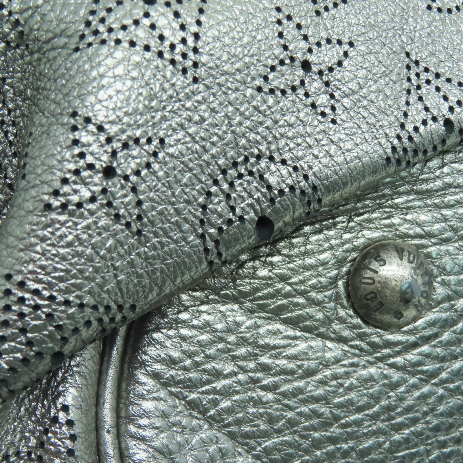 LOUIS VUITTON 【激減優惠】Monogram Mahina XS銀扣肩背袋銀色