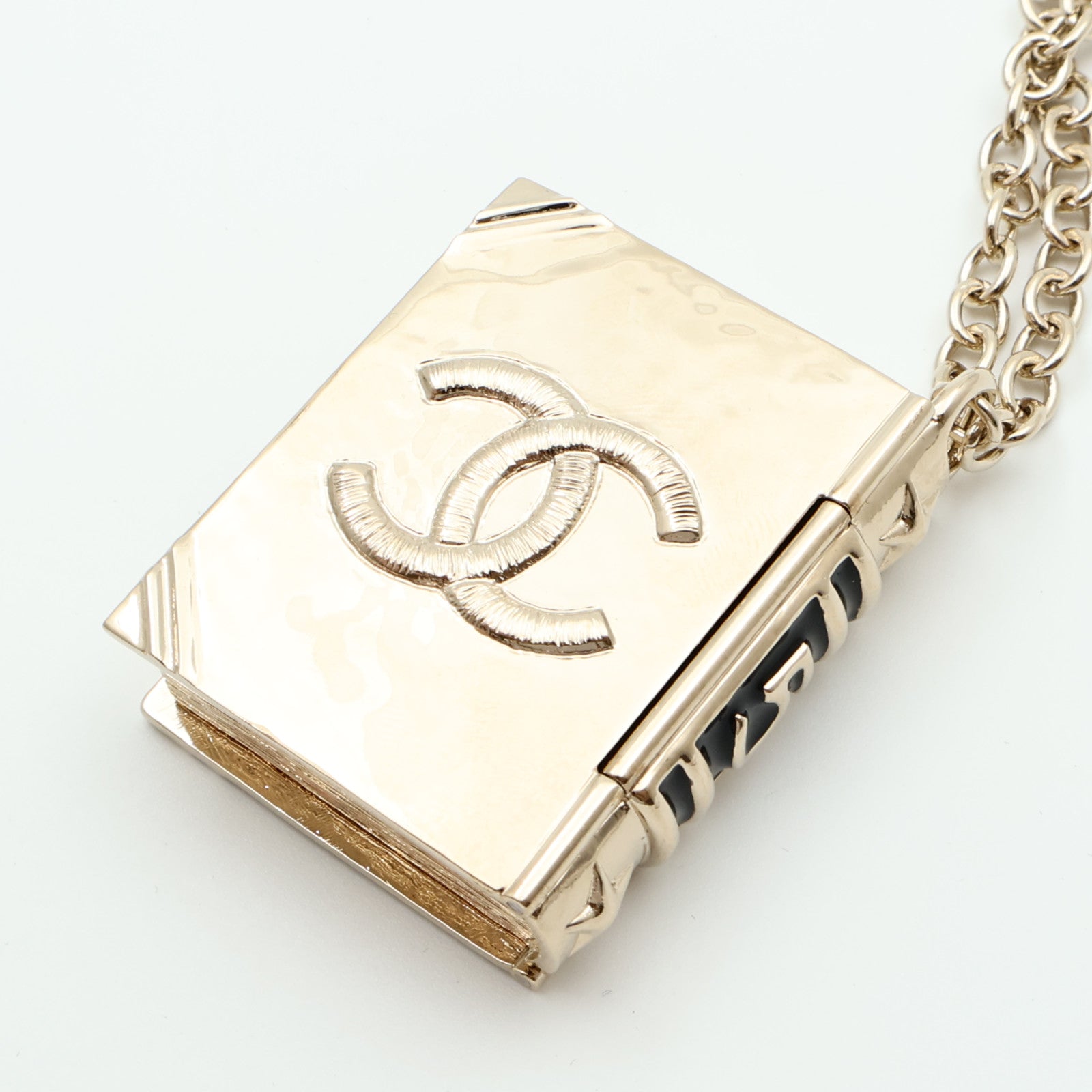 CHANEL 金屬CC Lion Book Locket項鍊