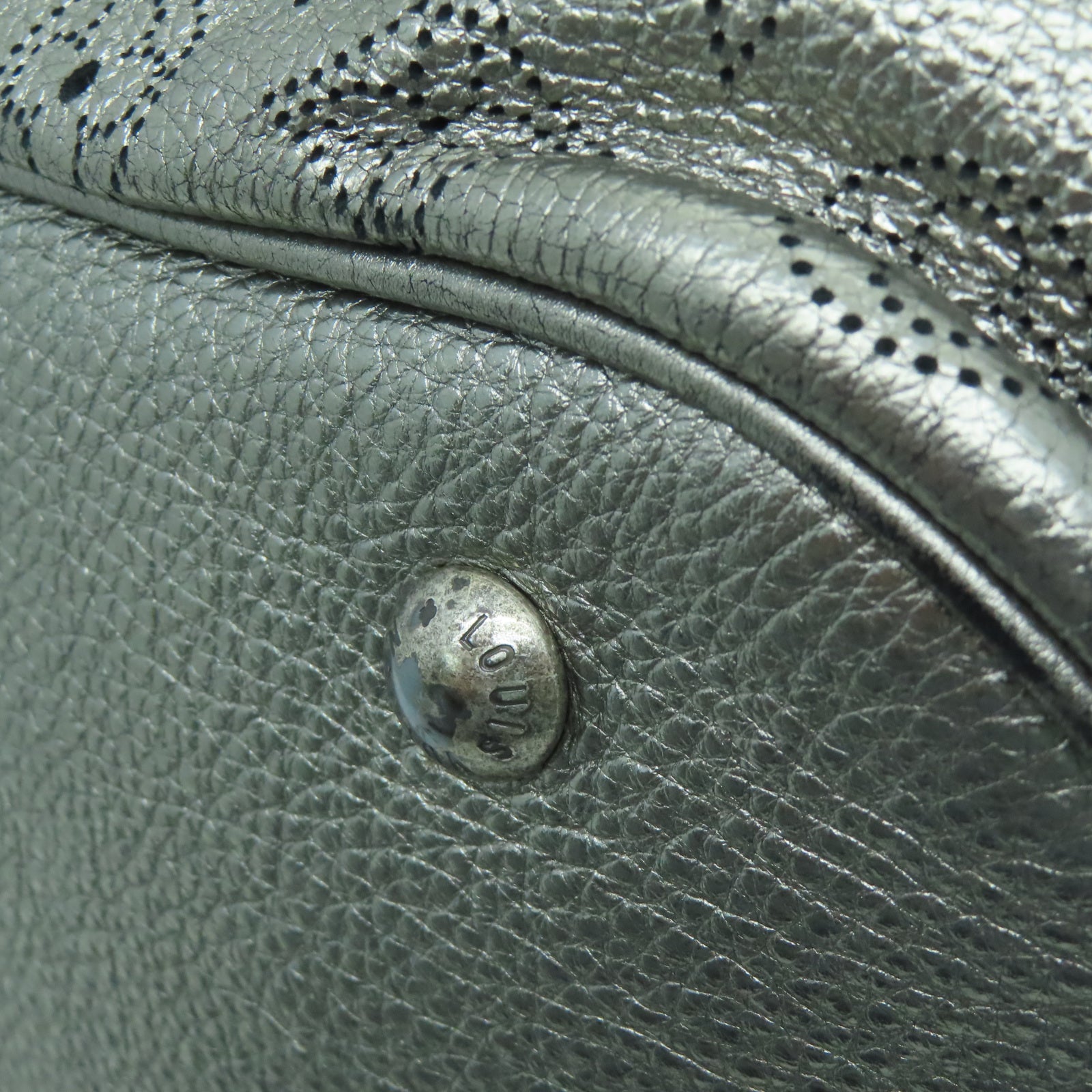 LOUIS VUITTON 【激減優惠】Monogram Mahina XS銀扣肩背袋銀色
