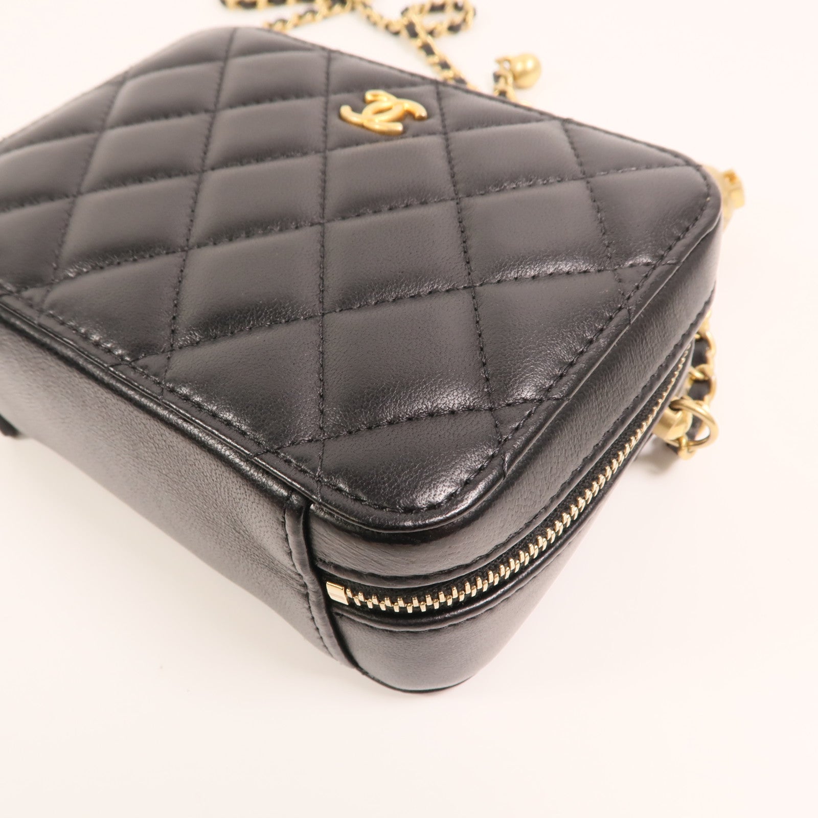 CHANEL 羊皮皮革Camera Bag With Pearl Crush金扣鏈帶肩背袋