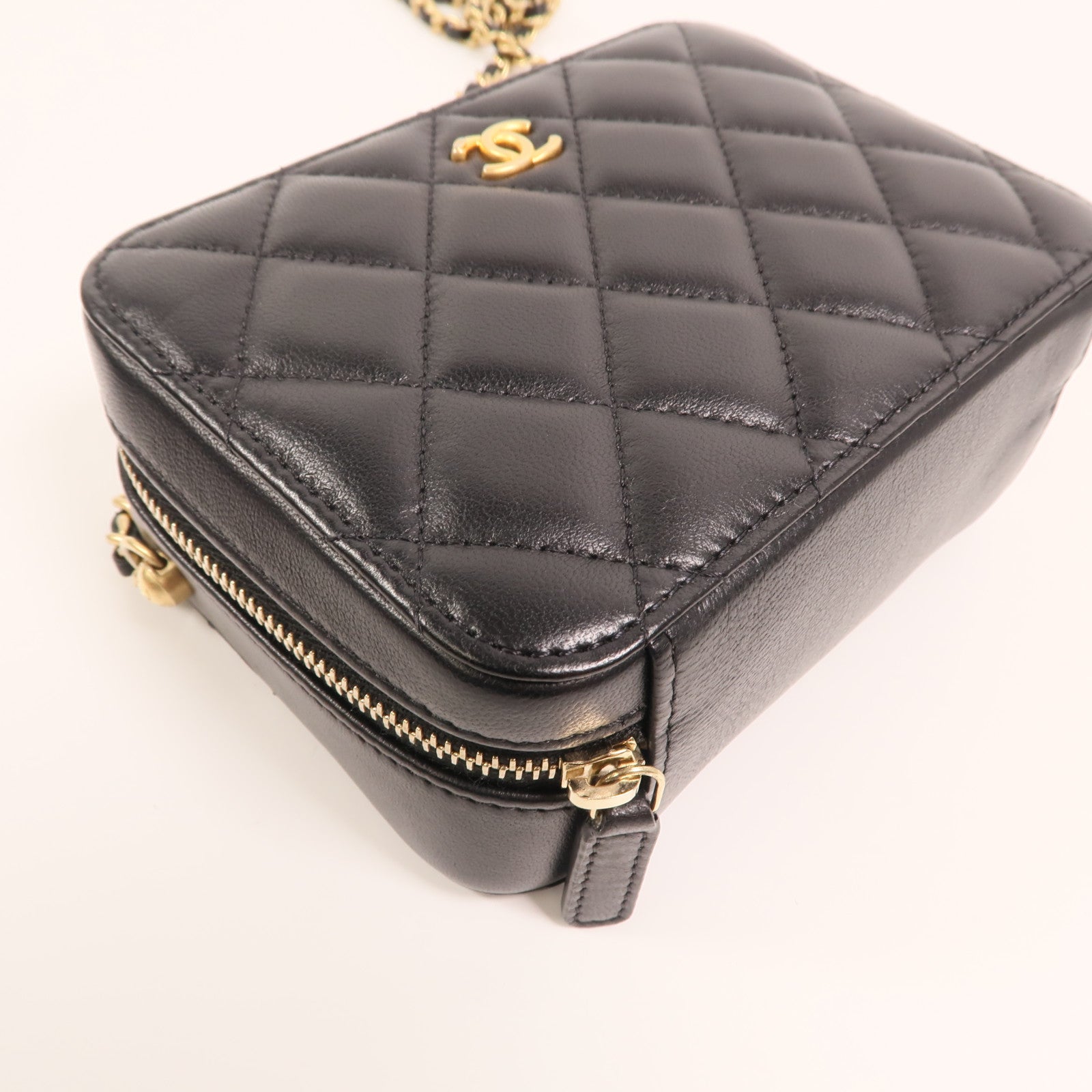 CHANEL 羊皮皮革Camera Bag With Pearl Crush金扣鏈帶肩背袋