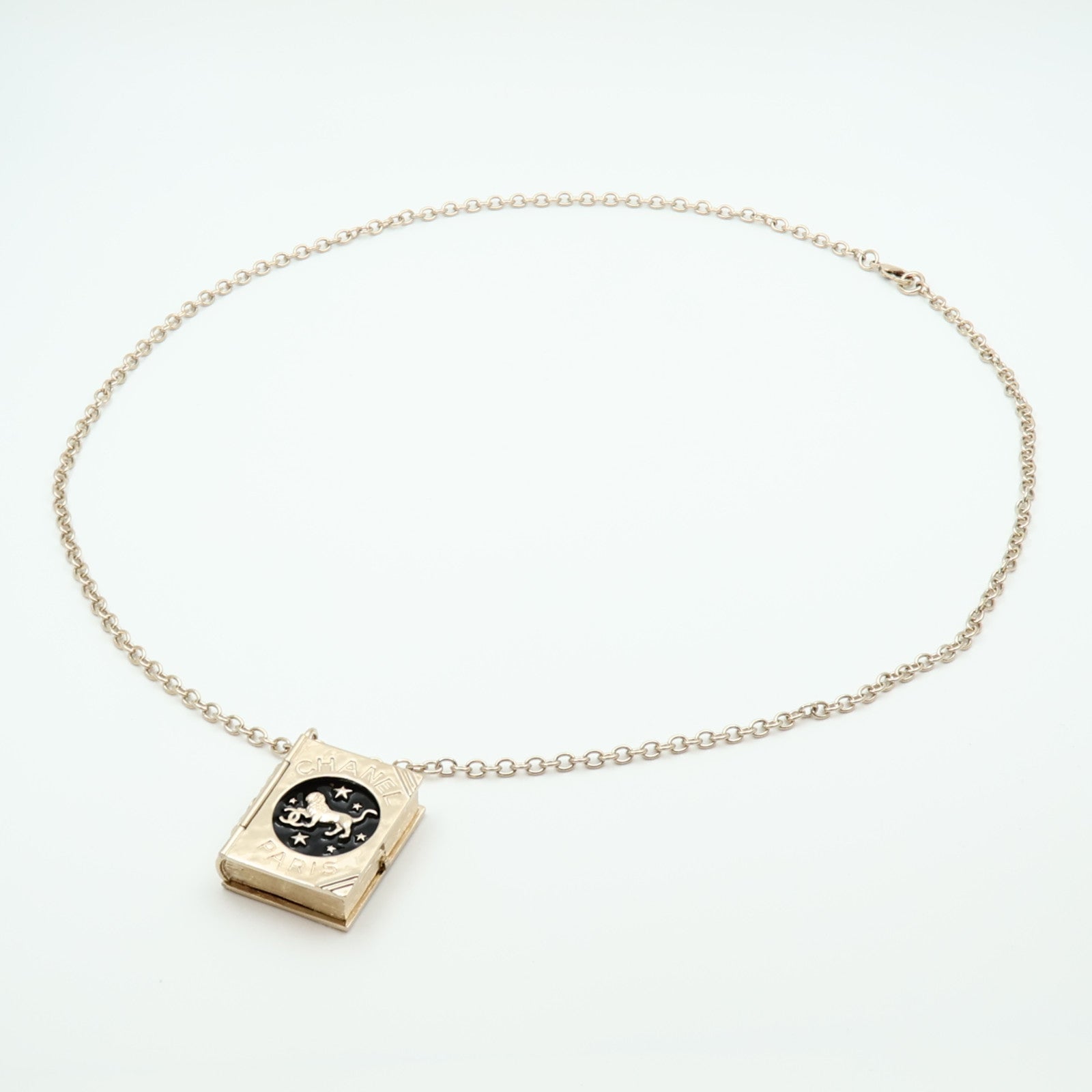 CHANEL 金屬CC Lion Book Locket項鍊