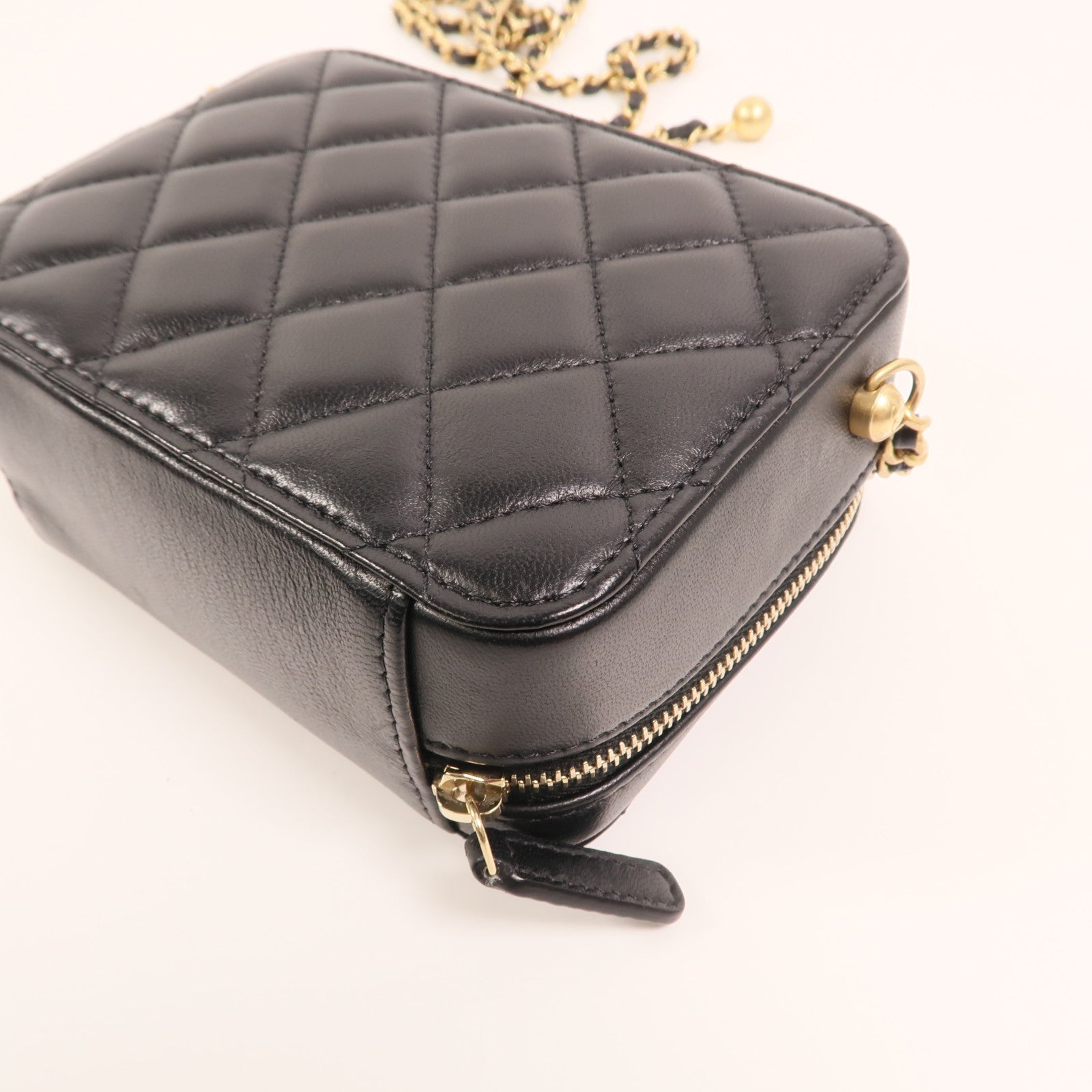 CHANEL 羊皮皮革Camera Bag With Pearl Crush金扣鏈帶肩背袋