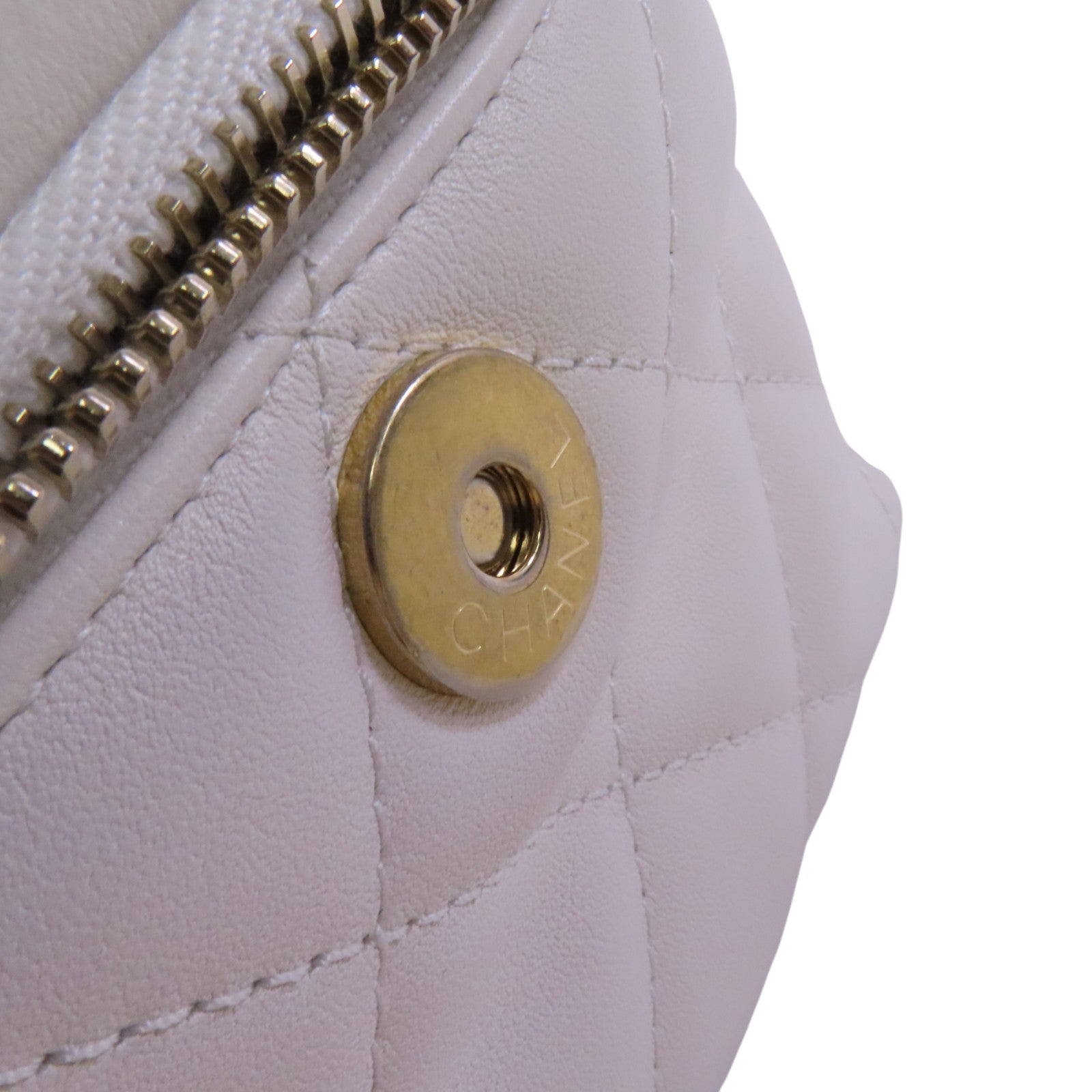 CHANEL 牛皮皮革Vanity Bag金扣鏈帶肩背袋