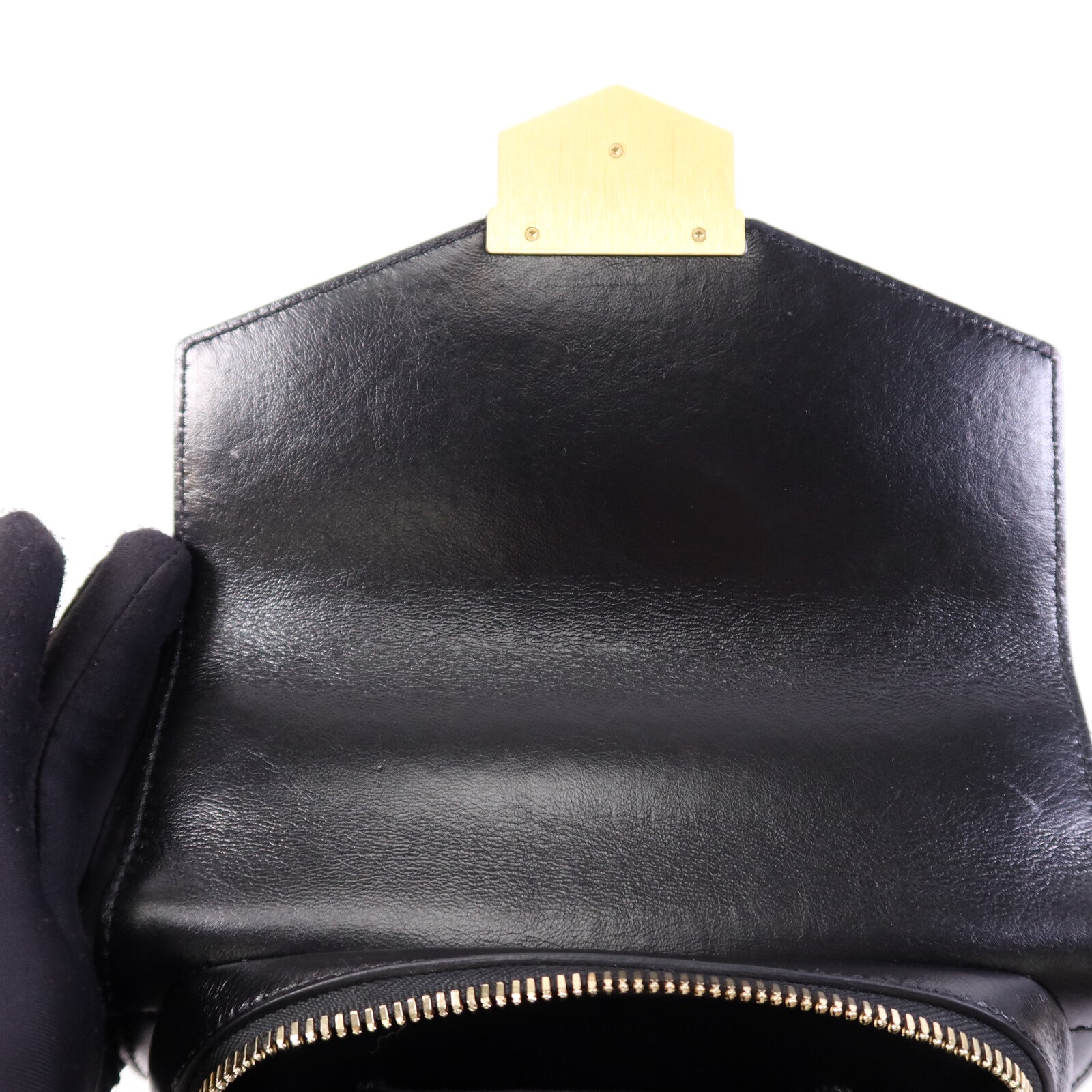 CHANEL 牛皮皮革Chevron Medal Flap Bag金扣鏈帶肩背袋