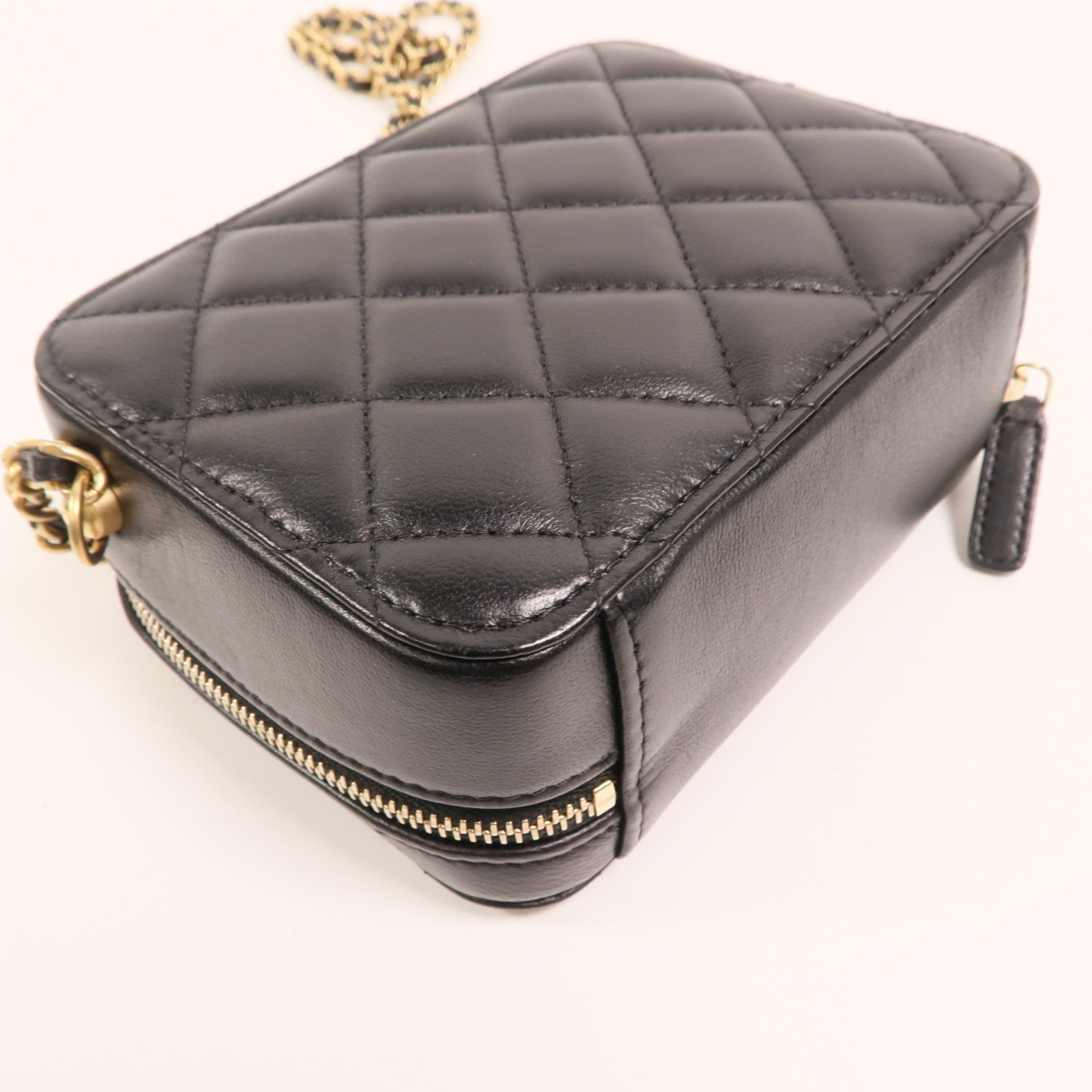 CHANEL 羊皮皮革Camera Bag With Pearl Crush金扣鏈帶肩背袋