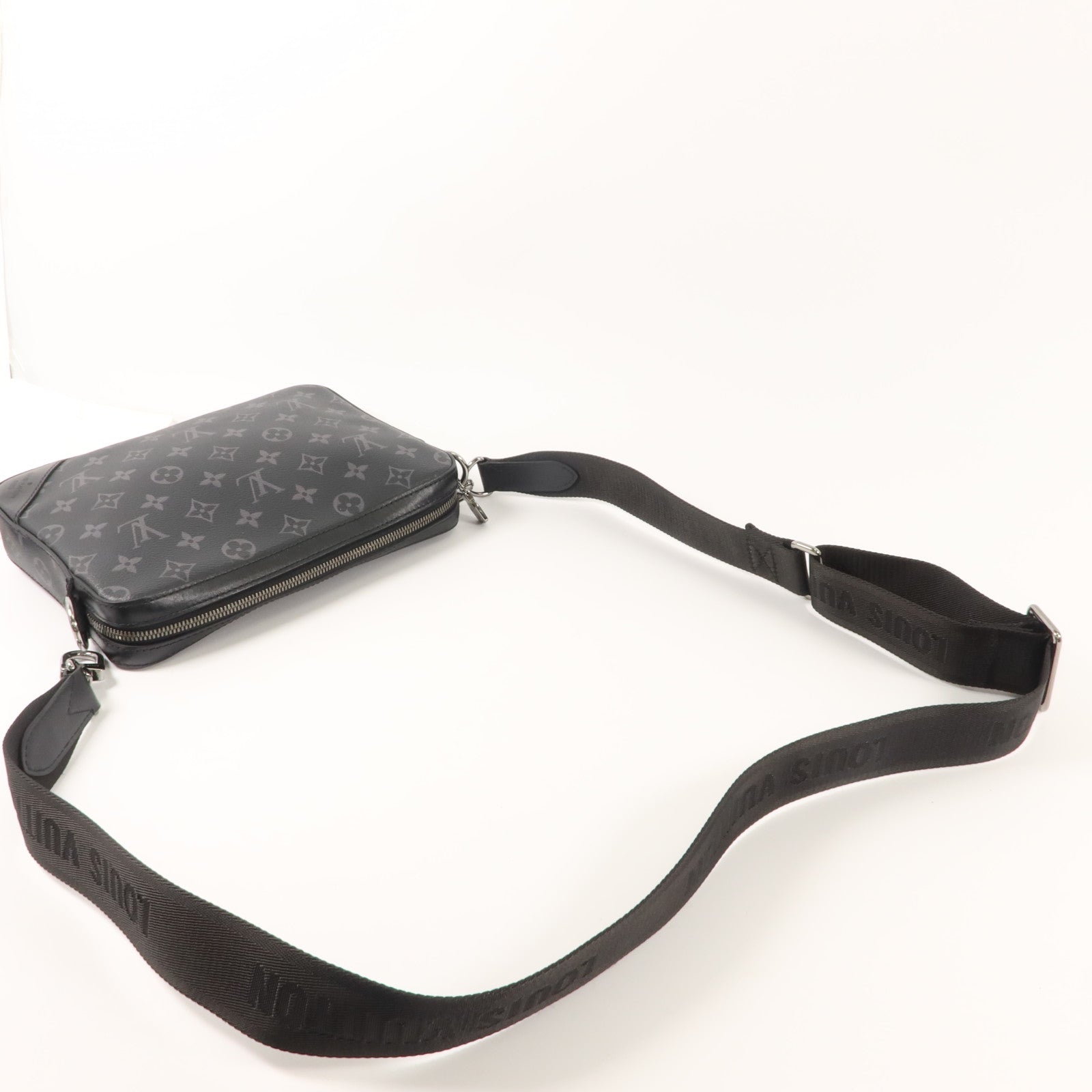 LOUIS VUITTON Monogram Eclipse Reverse Trio Messenger銀扣肩背袋灰色