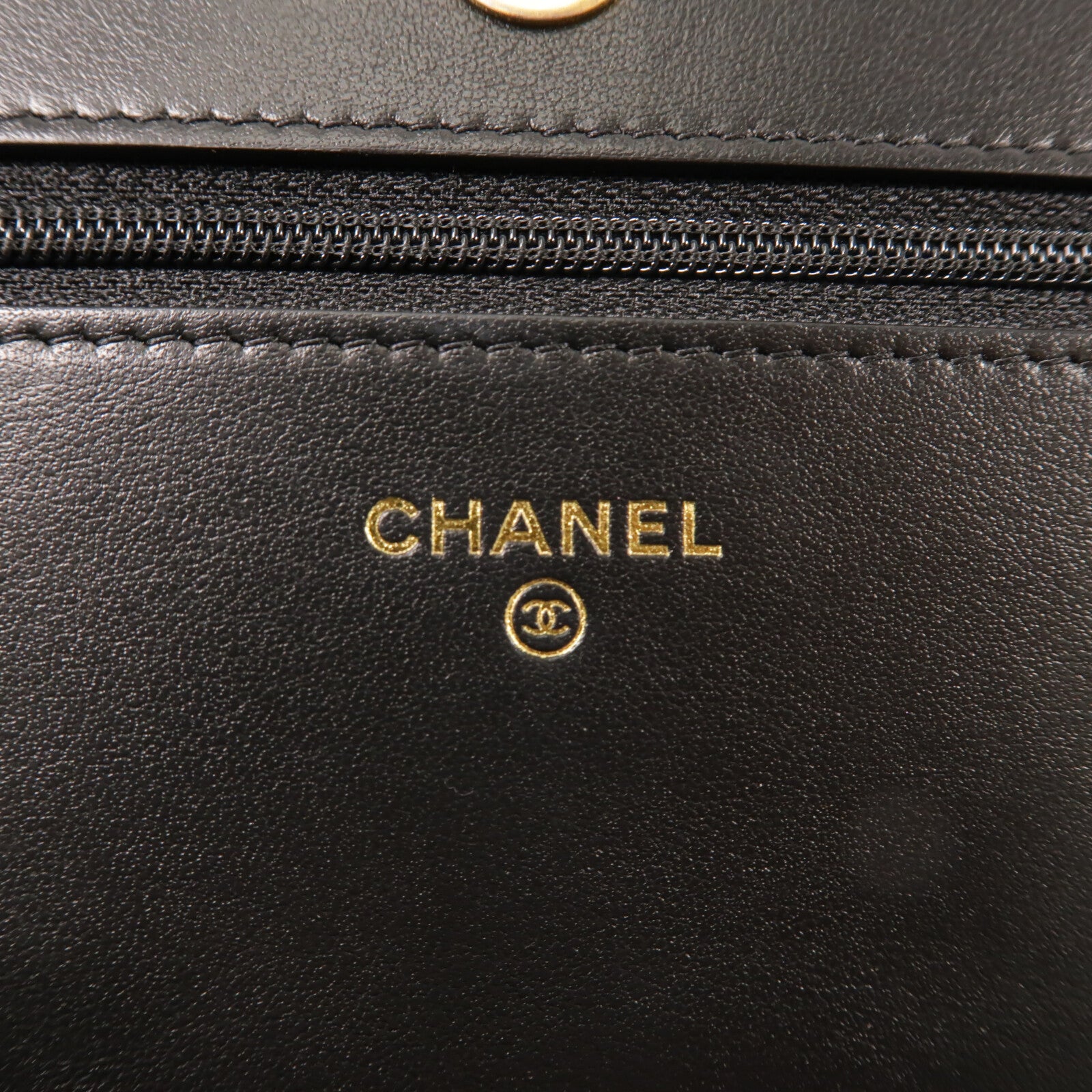 CHANEL 牛皮皮革Boy Wallet On Chain鏈帶肩背袋