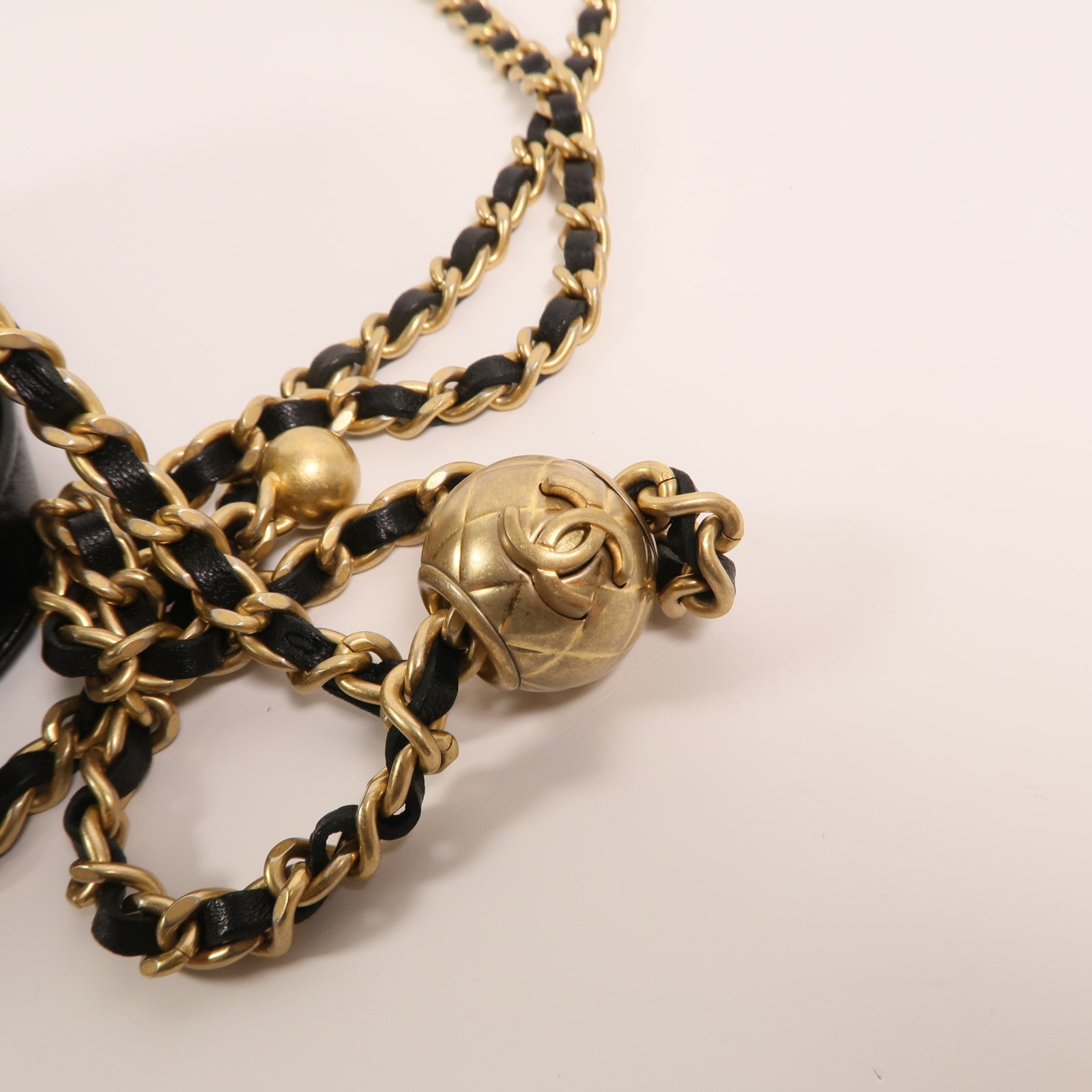 CHANEL 羊皮皮革Camera Bag With Pearl Crush金扣鏈帶肩背袋