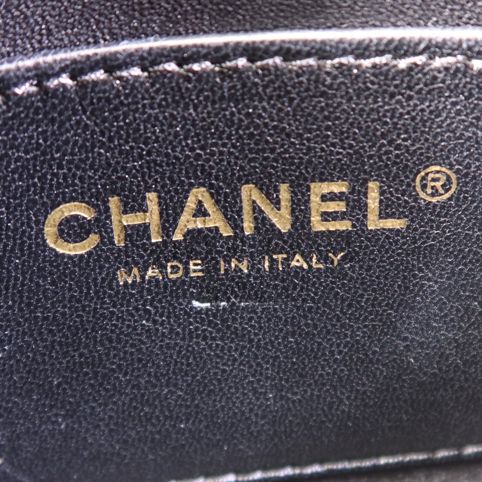 CHANEL 牛皮皮革Chevron Medal Flap Bag金扣鏈帶肩背袋