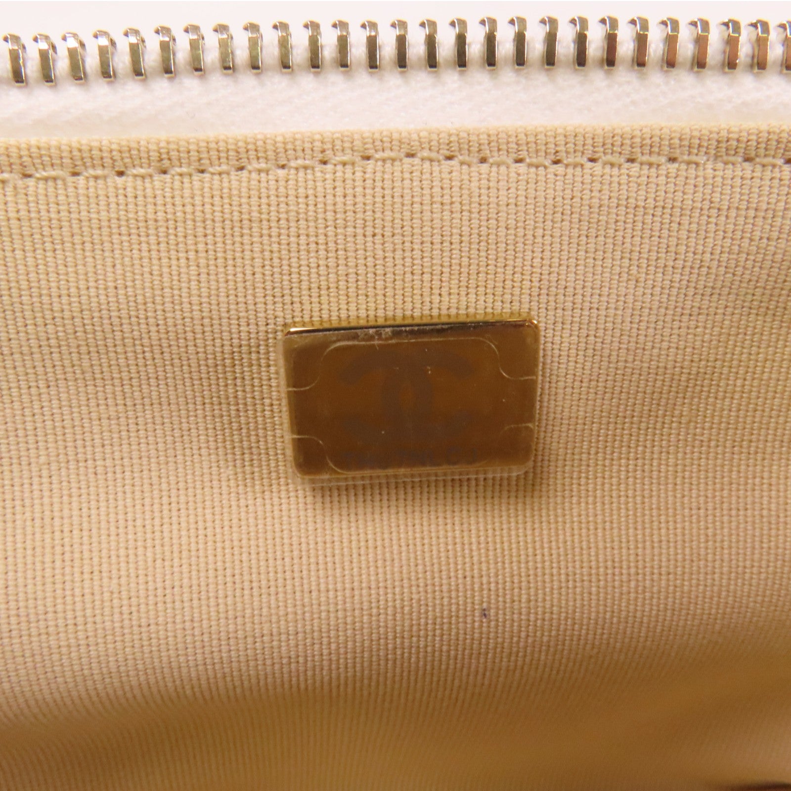 CHANEL 牛皮皮革Vanity Bag金扣鏈帶肩背袋