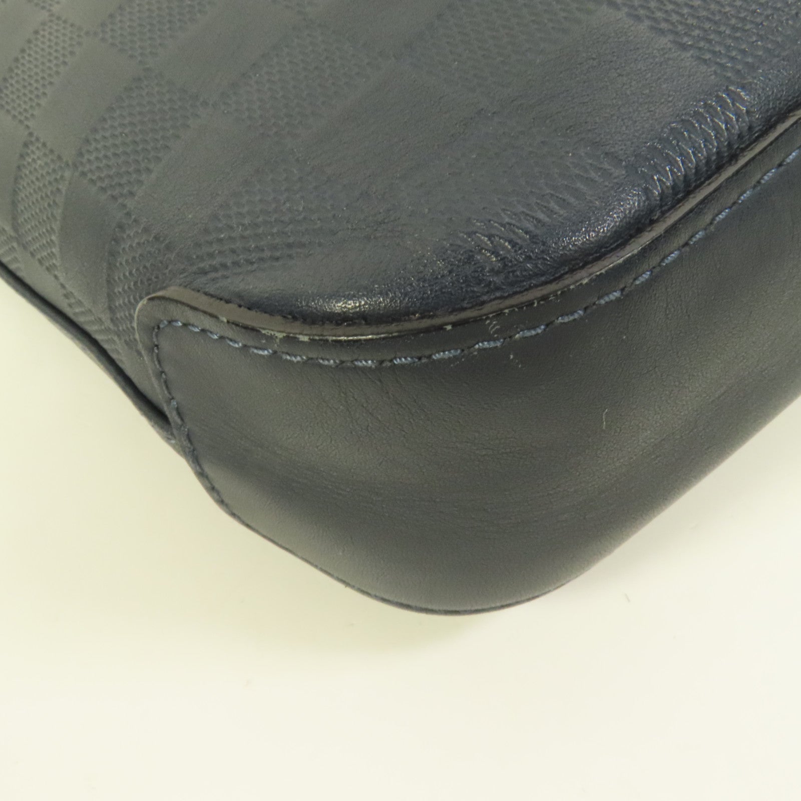 LOUIS VUITTON 【激減優惠】Damier Infini Distrist PM銀扣肩背袋